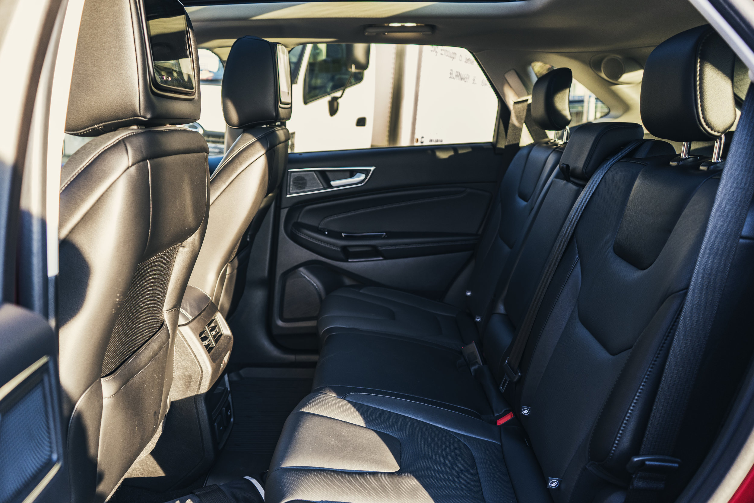 ford_edge_titanium_interior.1010.jpg