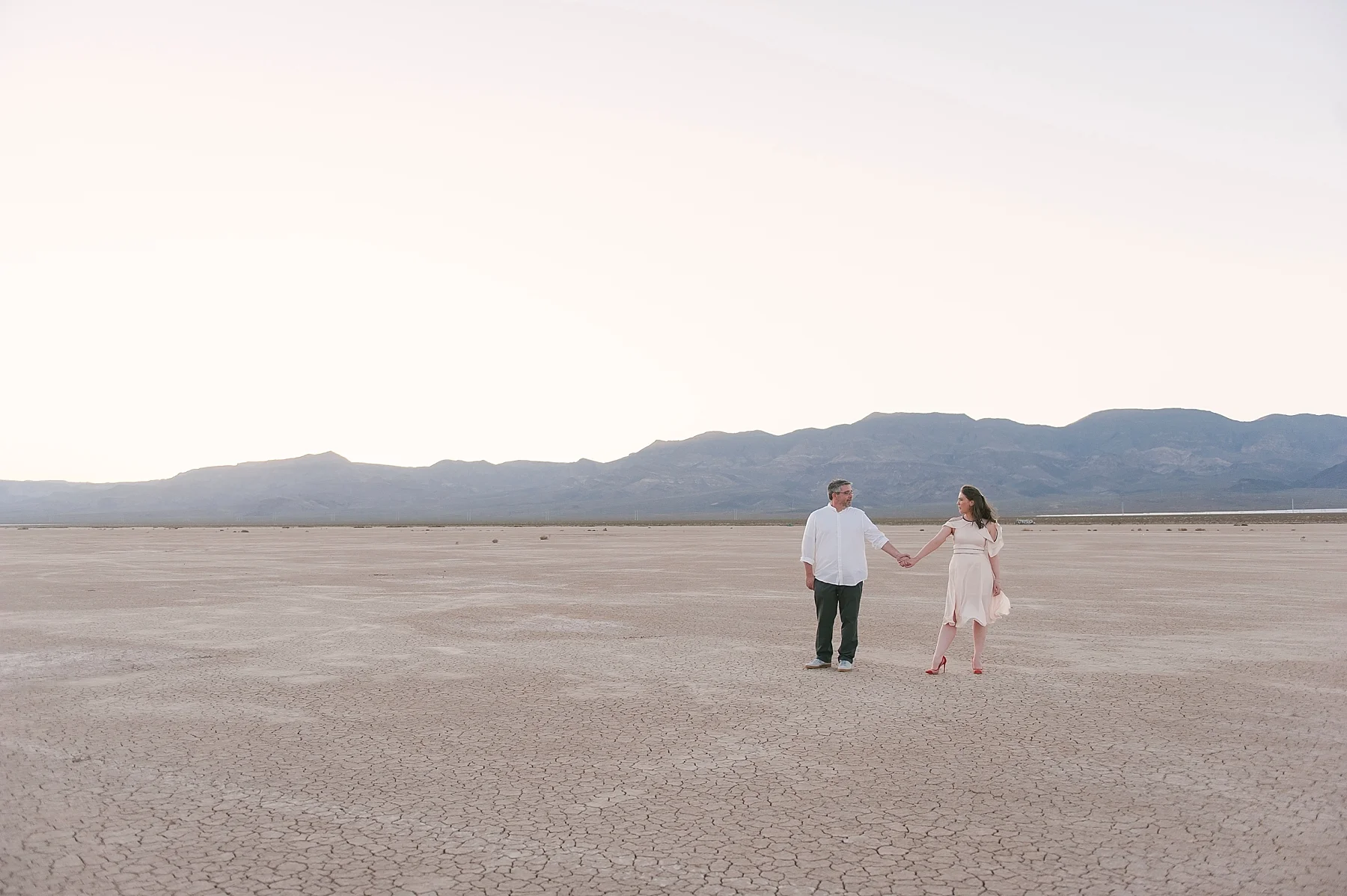 Las_vegas_desert_dry_lake_bed_elopement-1-2.jpg
