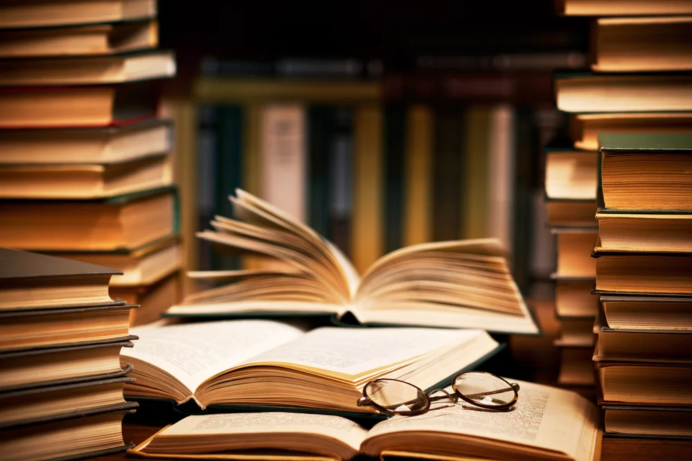 English/Language Arts Grammarly - help with proofreading and editing SpellingCity - an app to help students with spelling VocabularySpellingCity - a website students can use to help with spelling Quizlet - study sets in all subjects to help review materials in a fun way