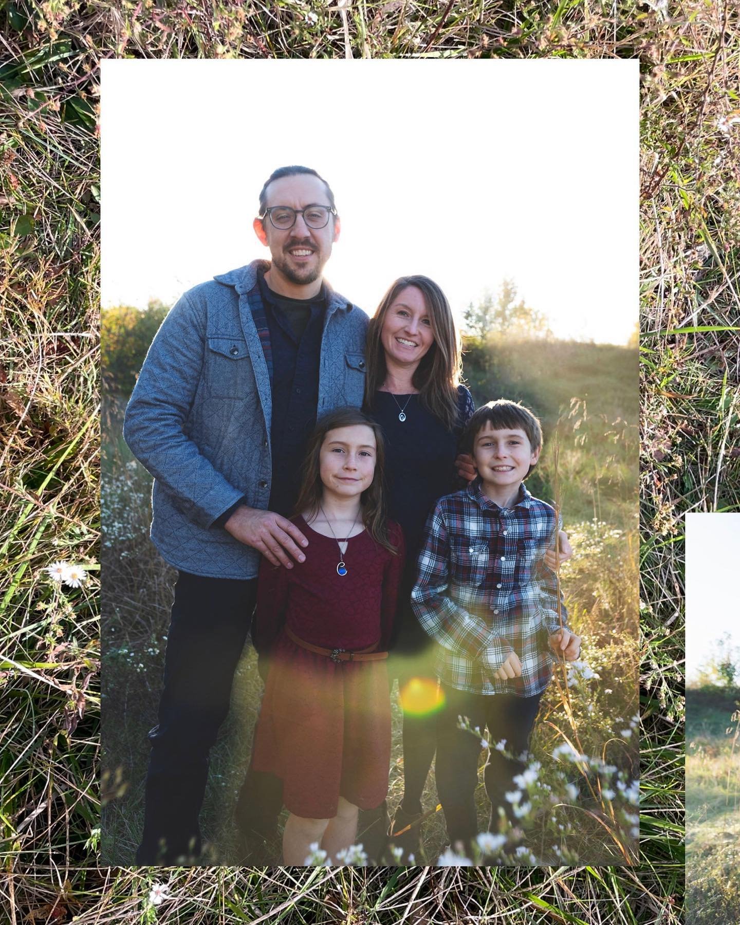Love these people &hearts;️✨Joyeux Souvenirs ✨🌈 #joyeuxsouvenirs #happymemories #inbeautyandchaos #dearphotographer #documenttheeveryday #sharethelex_photography #sharethelove #coopmom #thehappynow #rawmotherhood #thenarrativesociety #thesincerestor