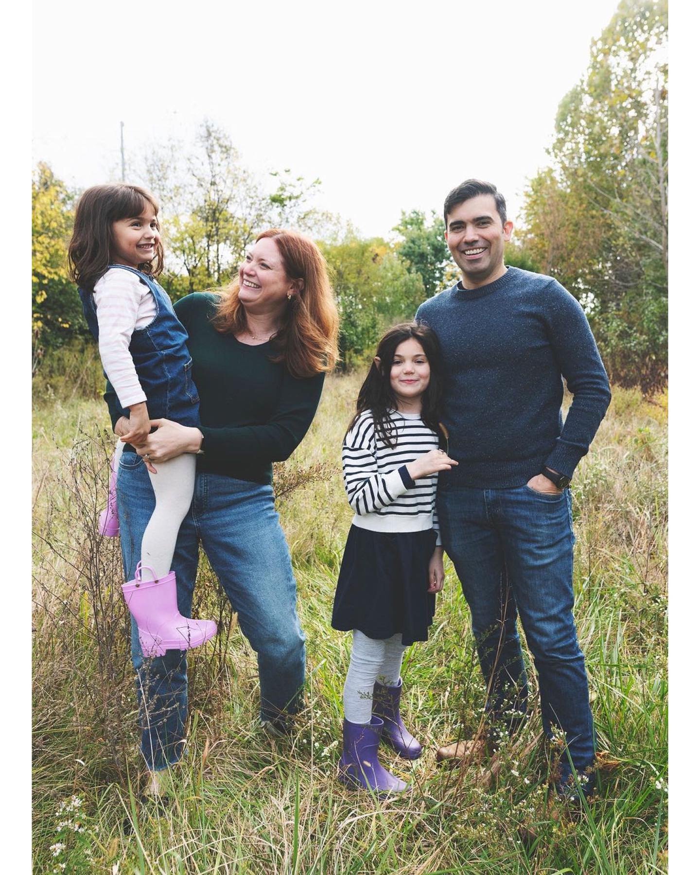Family Mini Session &hearts;️✨Joyeux Souvenirs ✨🌈 #joyeuxsouvenirs #happymemories #inbeautyandchaos #dearphotographer #documenttheeveryday #sharethelex_photography #sharethelove #coopmom #thehappynow #rawmotherhood #thenarrativesociety #thesincerest