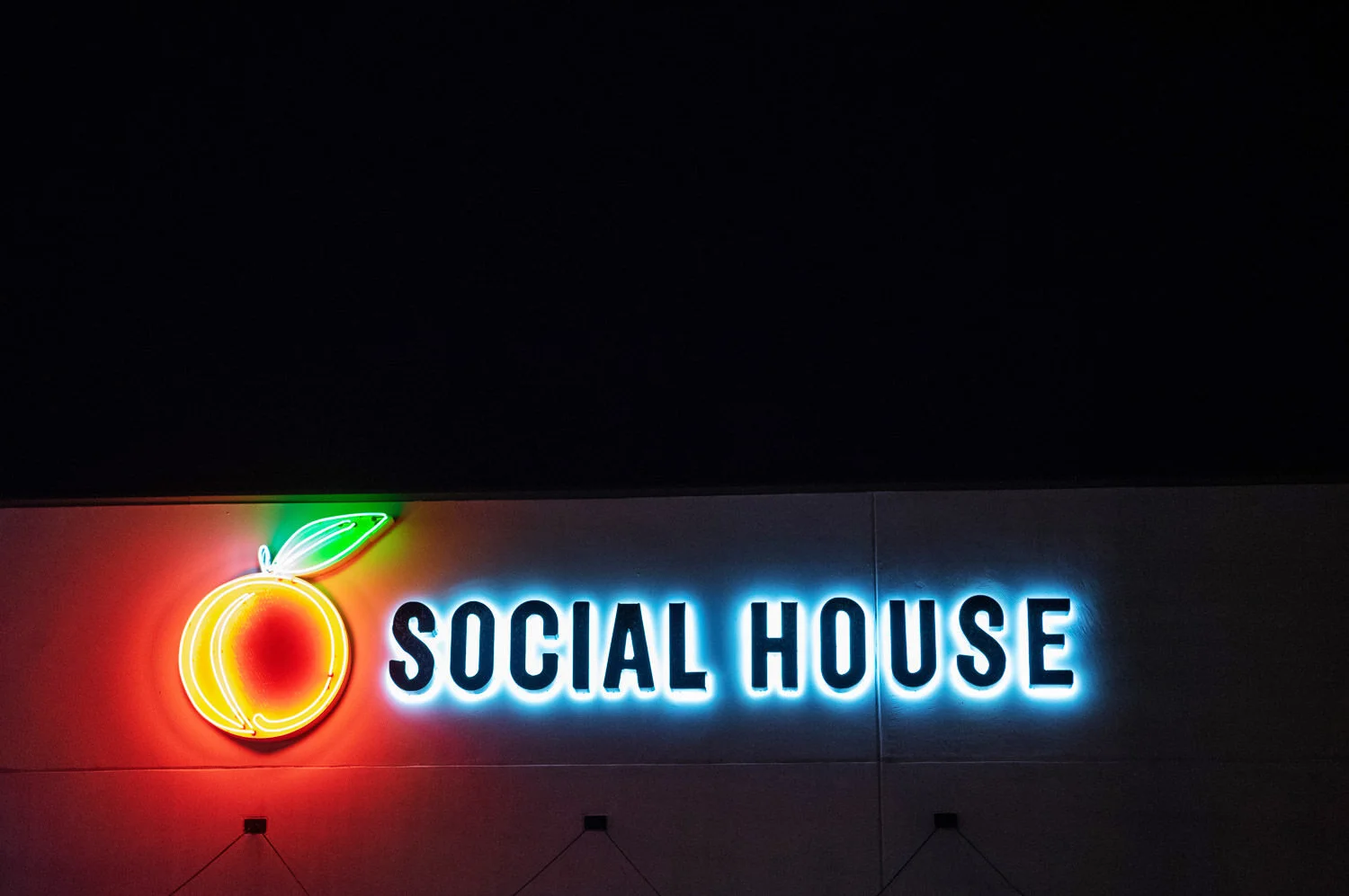  social house neon sign 