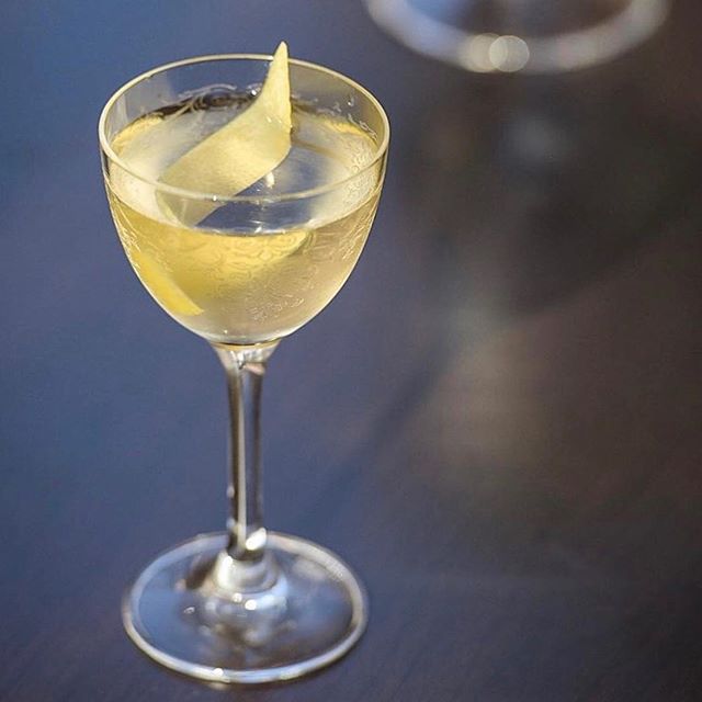 Vieux Carre Blanc 🍸🇺🇸🇫🇷- Its Bastille Day this weekend and how better to #havemorefun celebrating it in American than with a riff on a cocktail from New Orleans, that beautiful and crazy French influenced American city we love so much. The Vieux