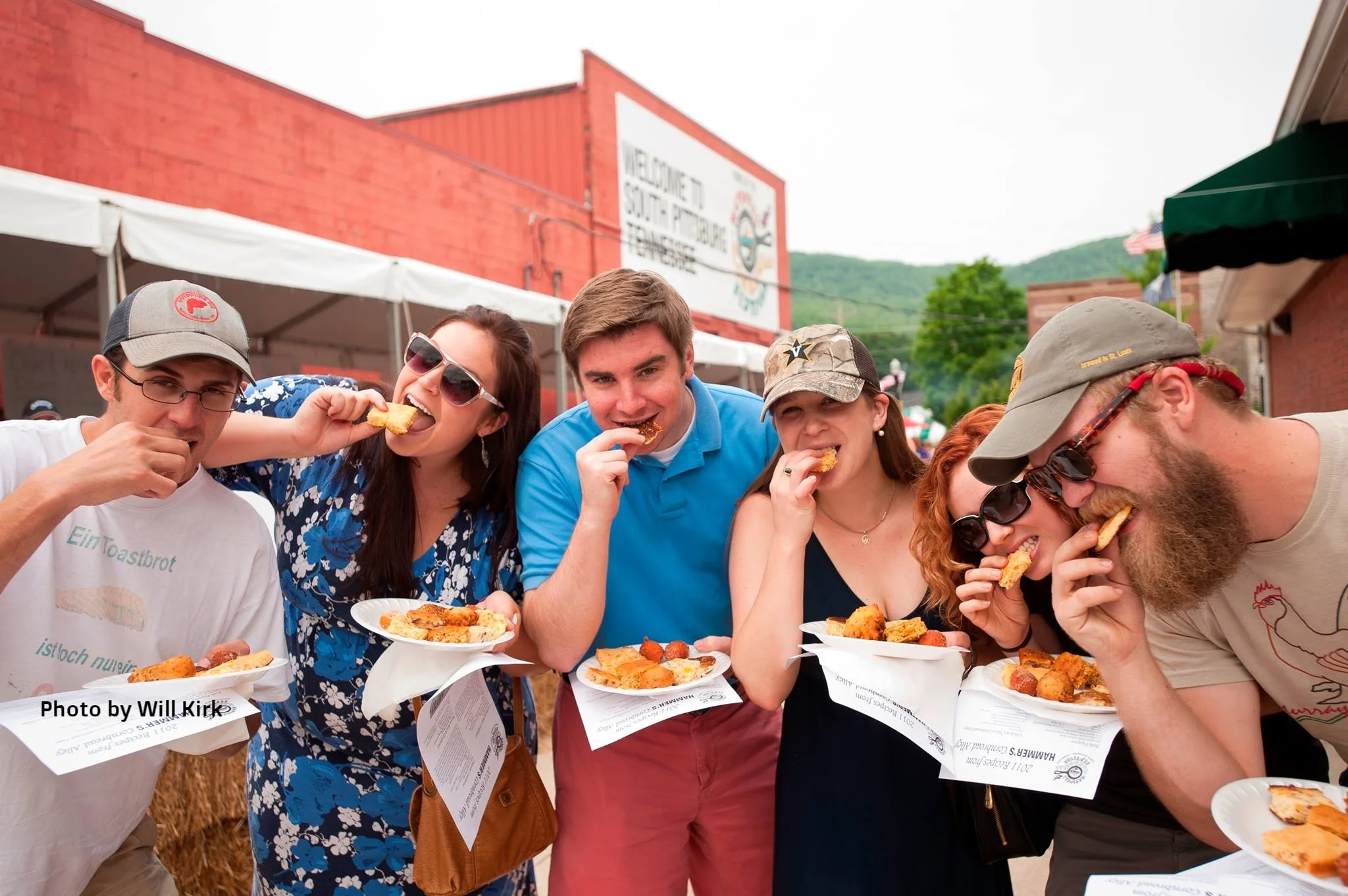 Group-eating-cornbread-at-National-Cornbread-Festival.jpg