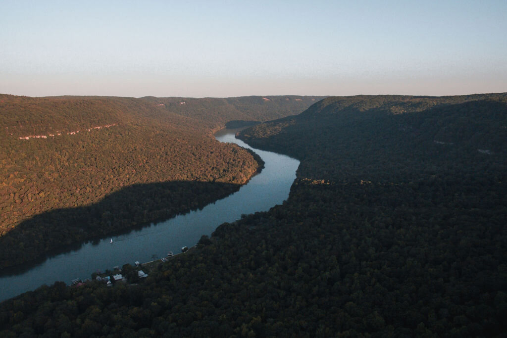 The-Tennessee-River-and-surrounding-mountains.jpg
