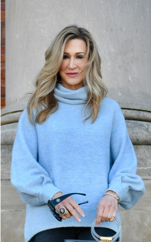What to wear with light blue sweater