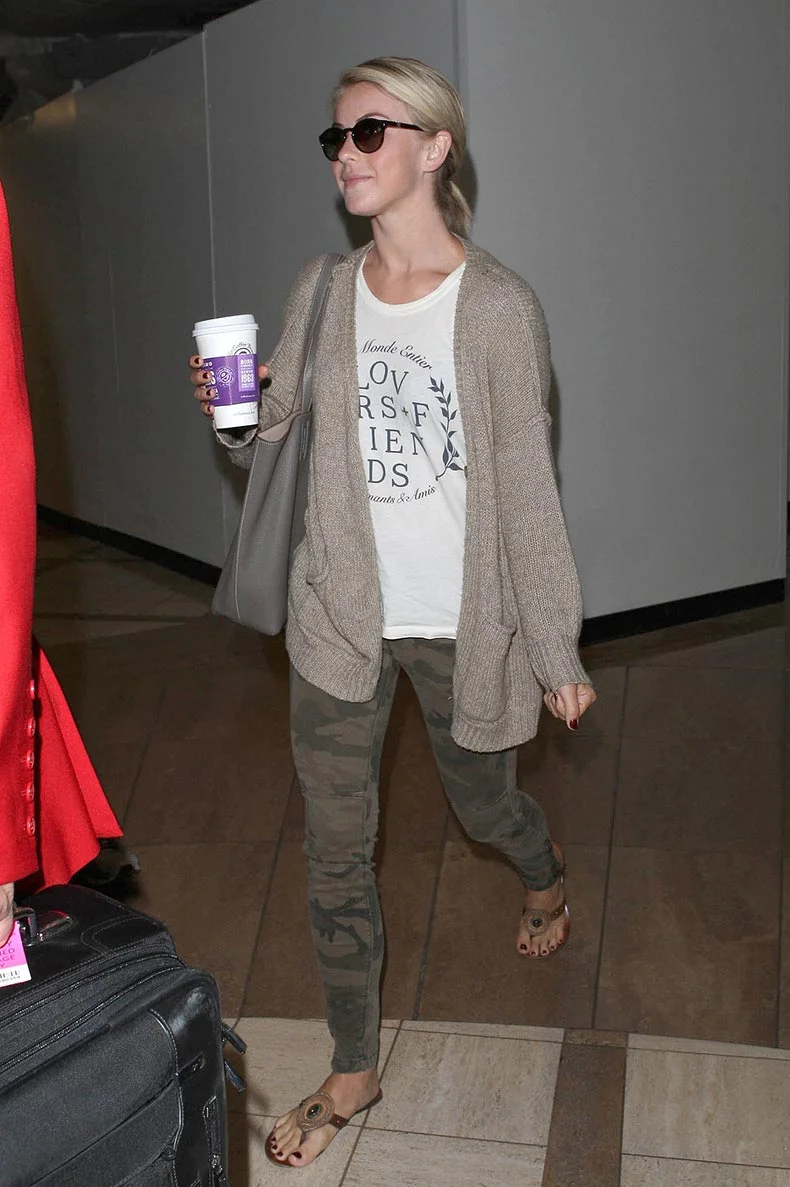 Julianne-Hough-stayed-neutral-territories-camouflage-jeans.jpg