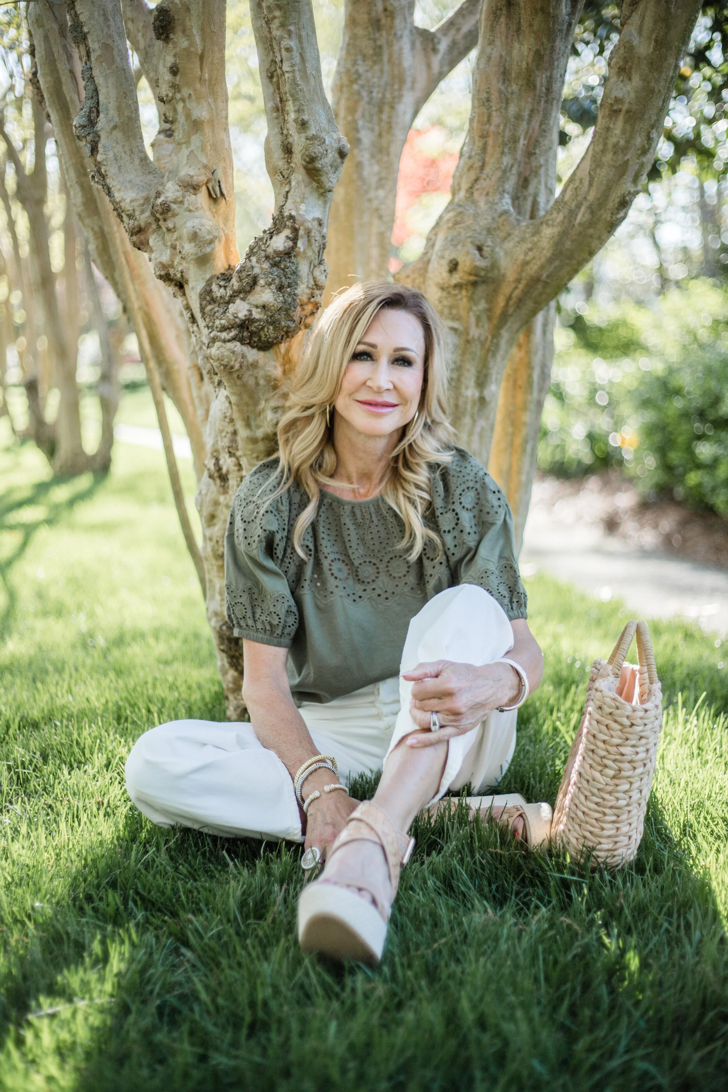 10 Ways to Wear White Jeans - Crazy Blonde Life