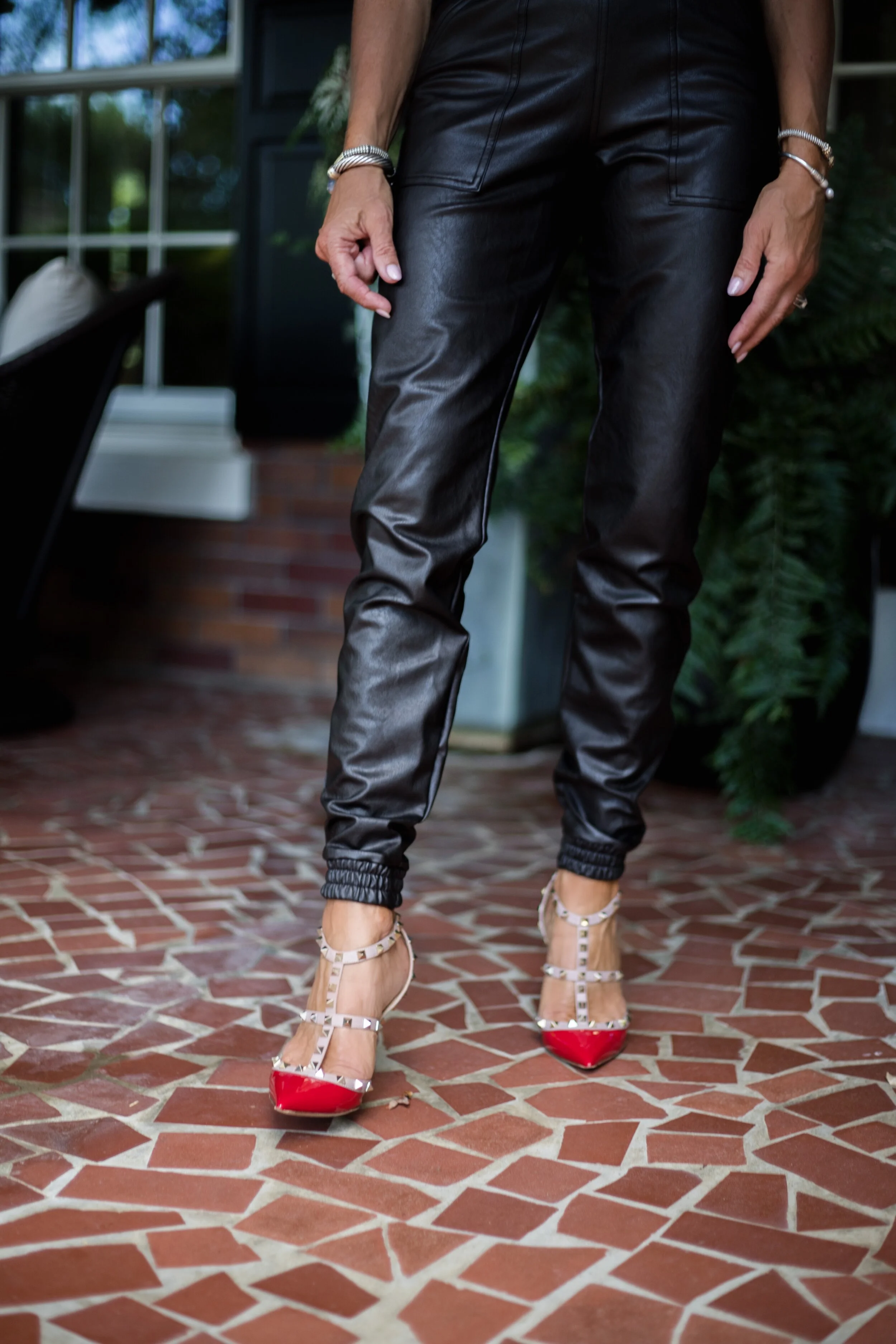 3 Ways to Style Spanx Joggers for Fall — Crazy Blonde Life