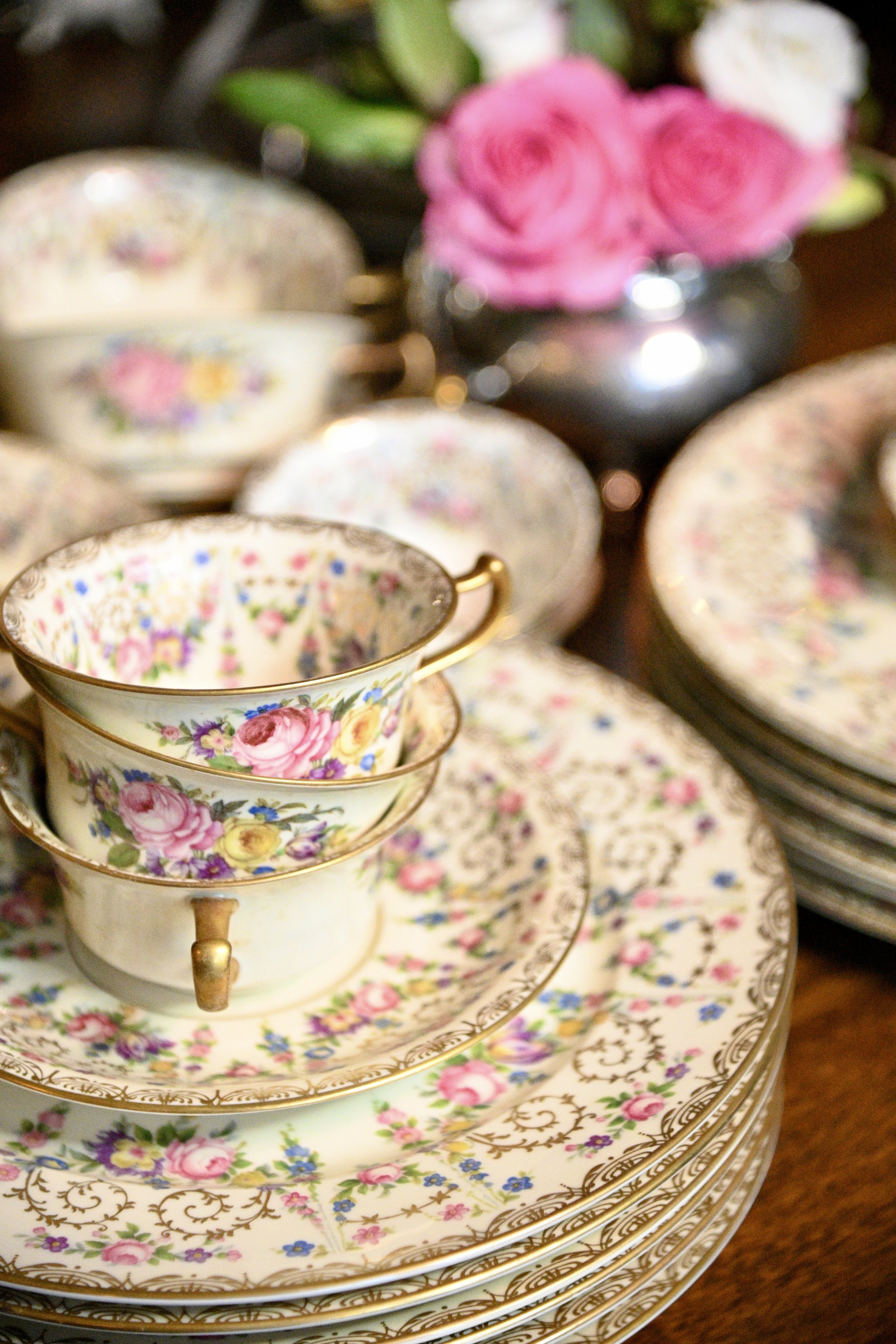   I recently purchased this set of vintage Santa Rosa by Rosenthal china…it mixes well with several other patterns that I have.  