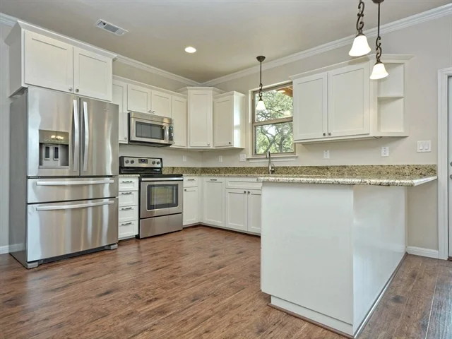 012_Kitchen.jpg