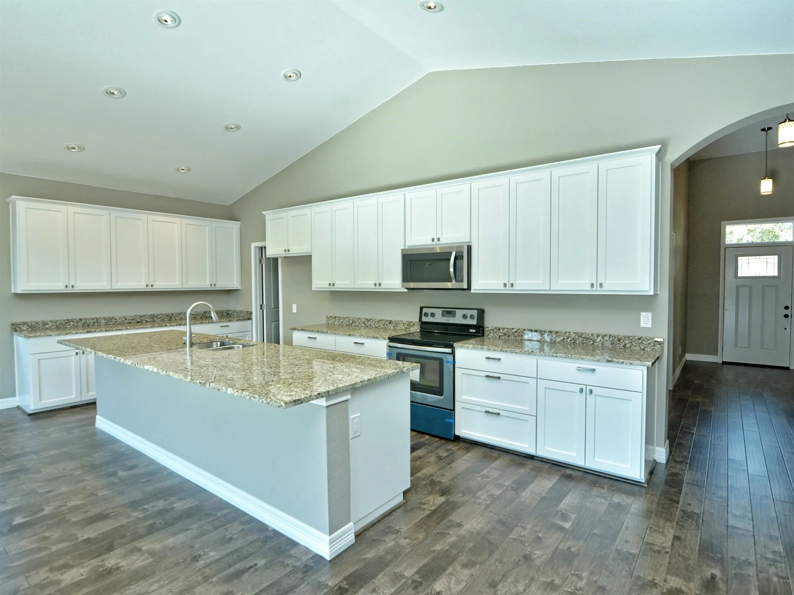 009_Kitchen.jpg