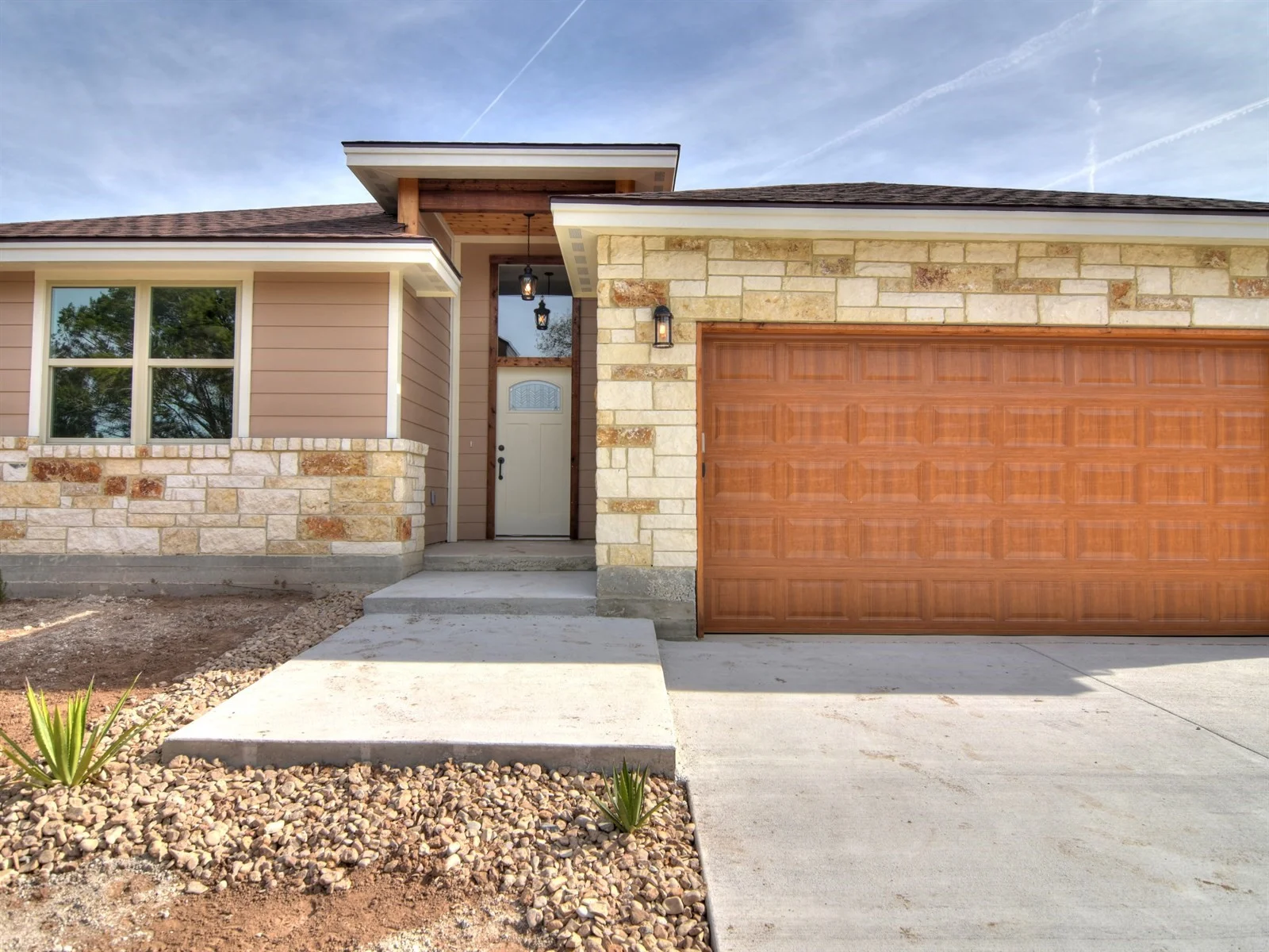 005_Front Entry.jpg