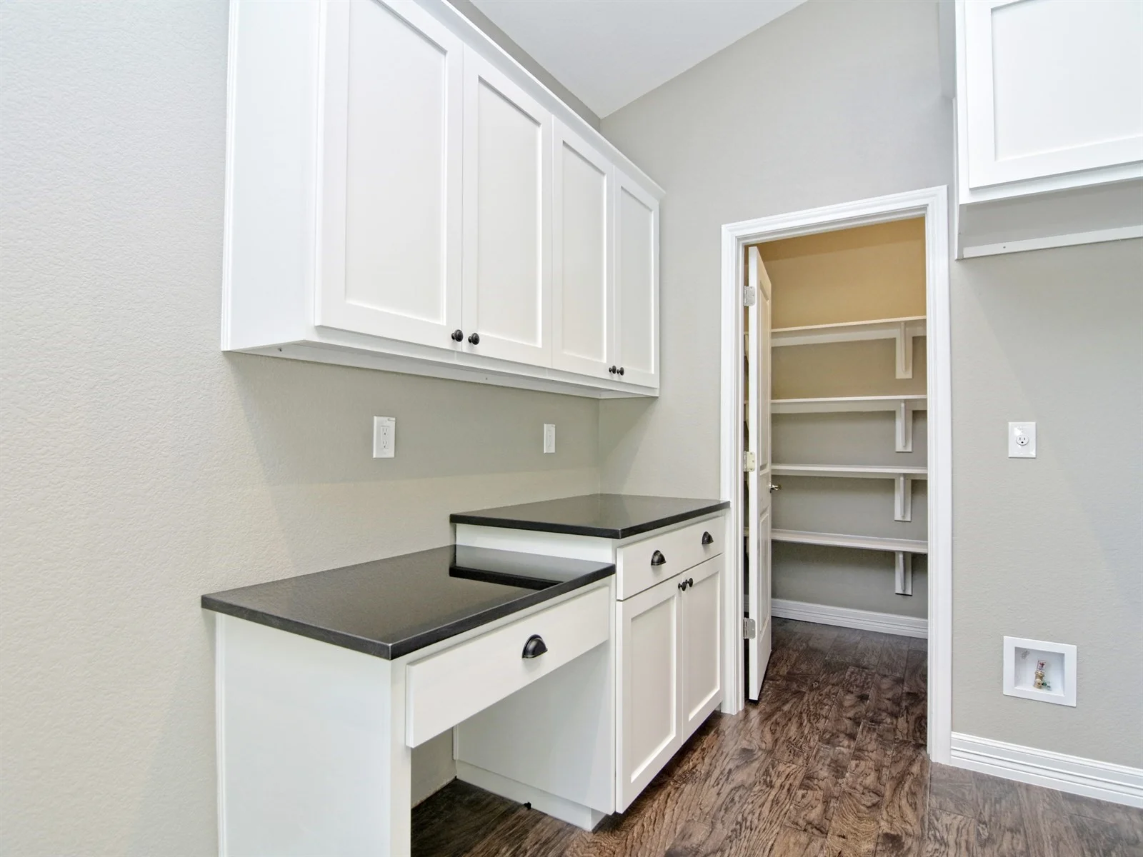 015_Kitchen Desk-Pantry.jpg