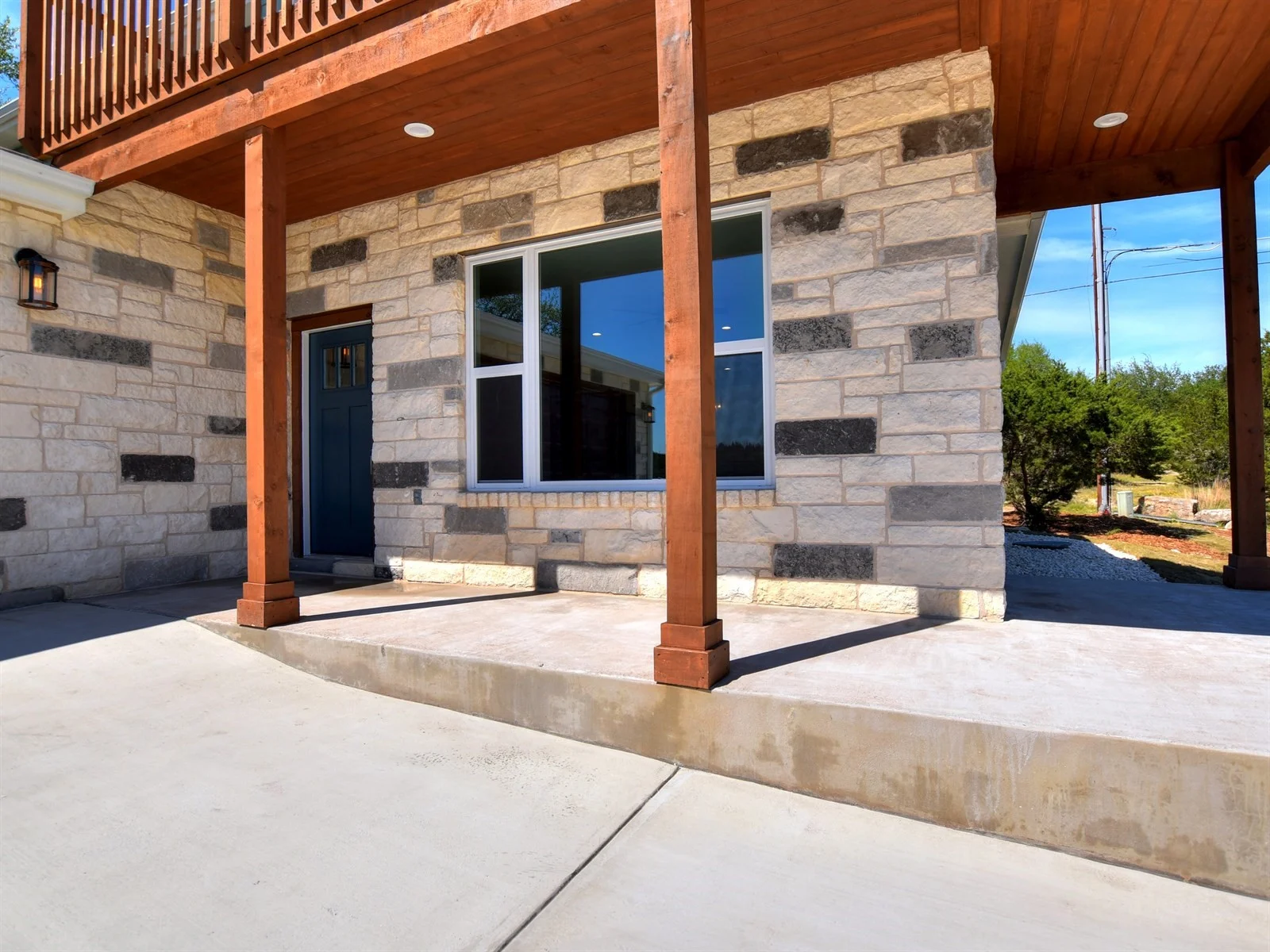 004_Porch.jpg