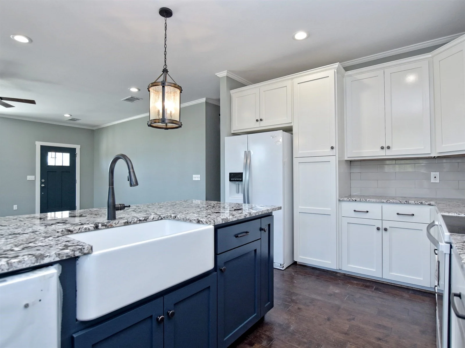 010_Kitchen 3.jpg