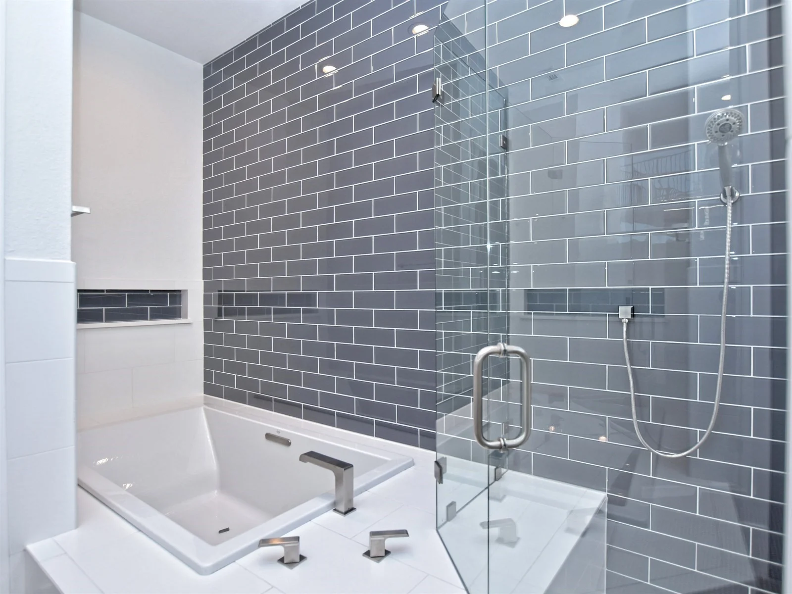 023_Master Bathroom 3.jpg