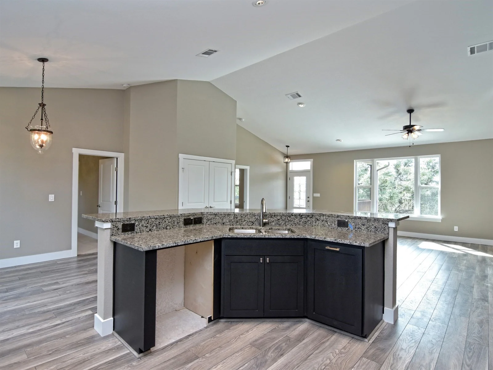 010_Kitchen Island.jpg