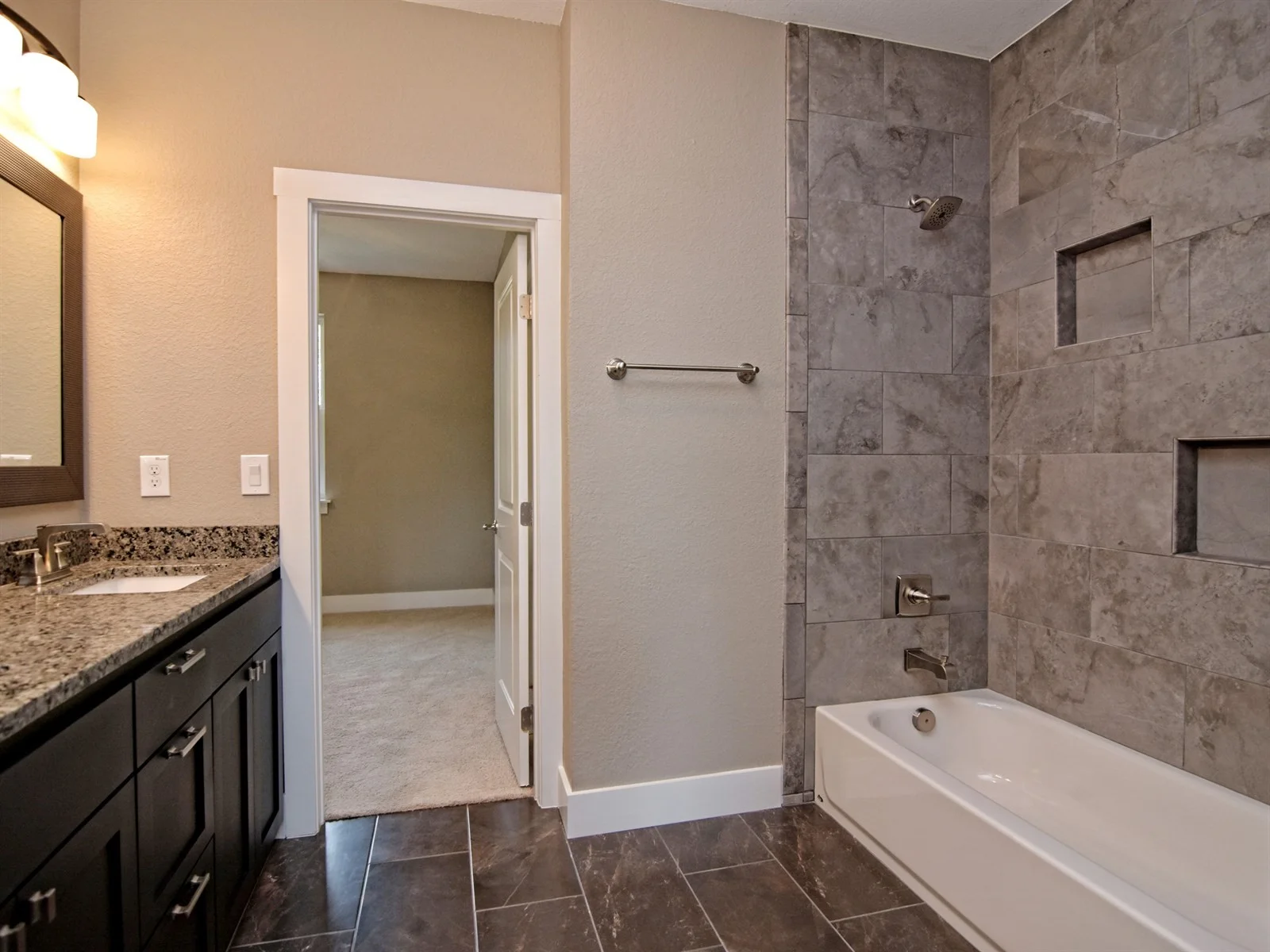 022_Jack&Jill Bathroom 2.jpg