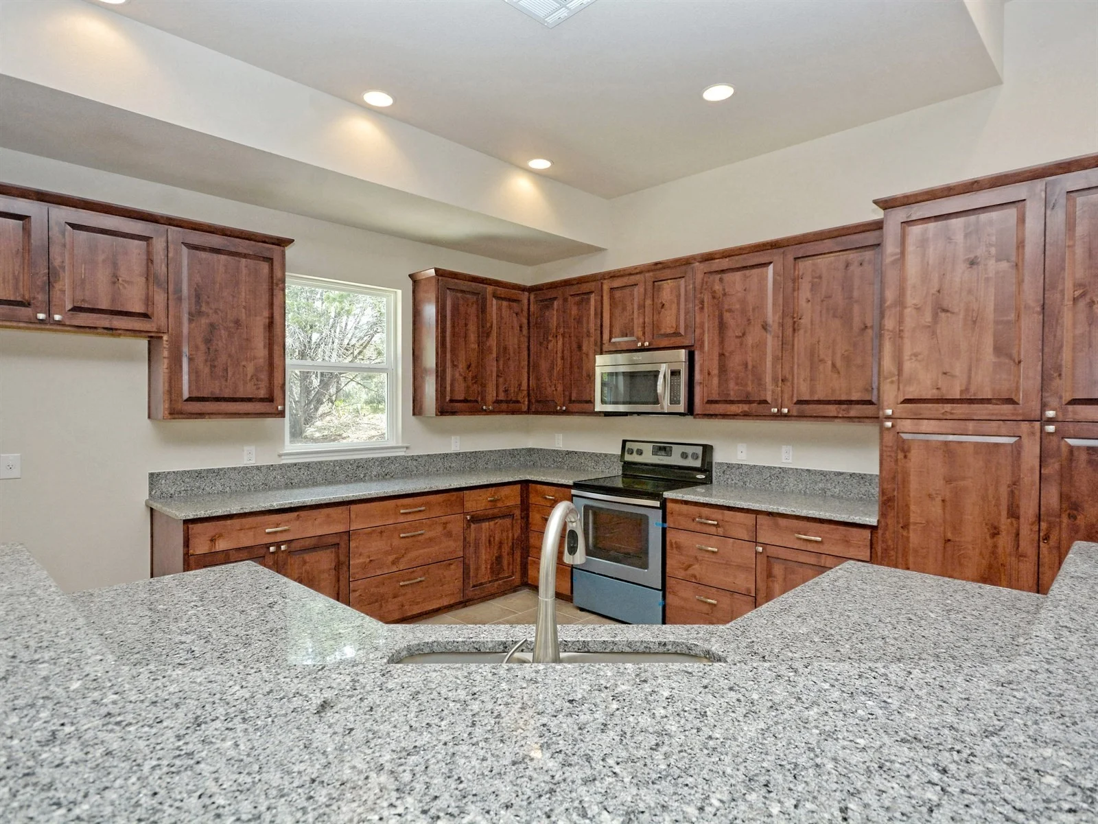 013_Kitchen 2.jpg