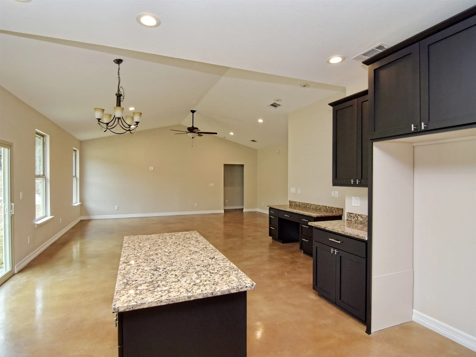 013_Kitchen 2.jpg