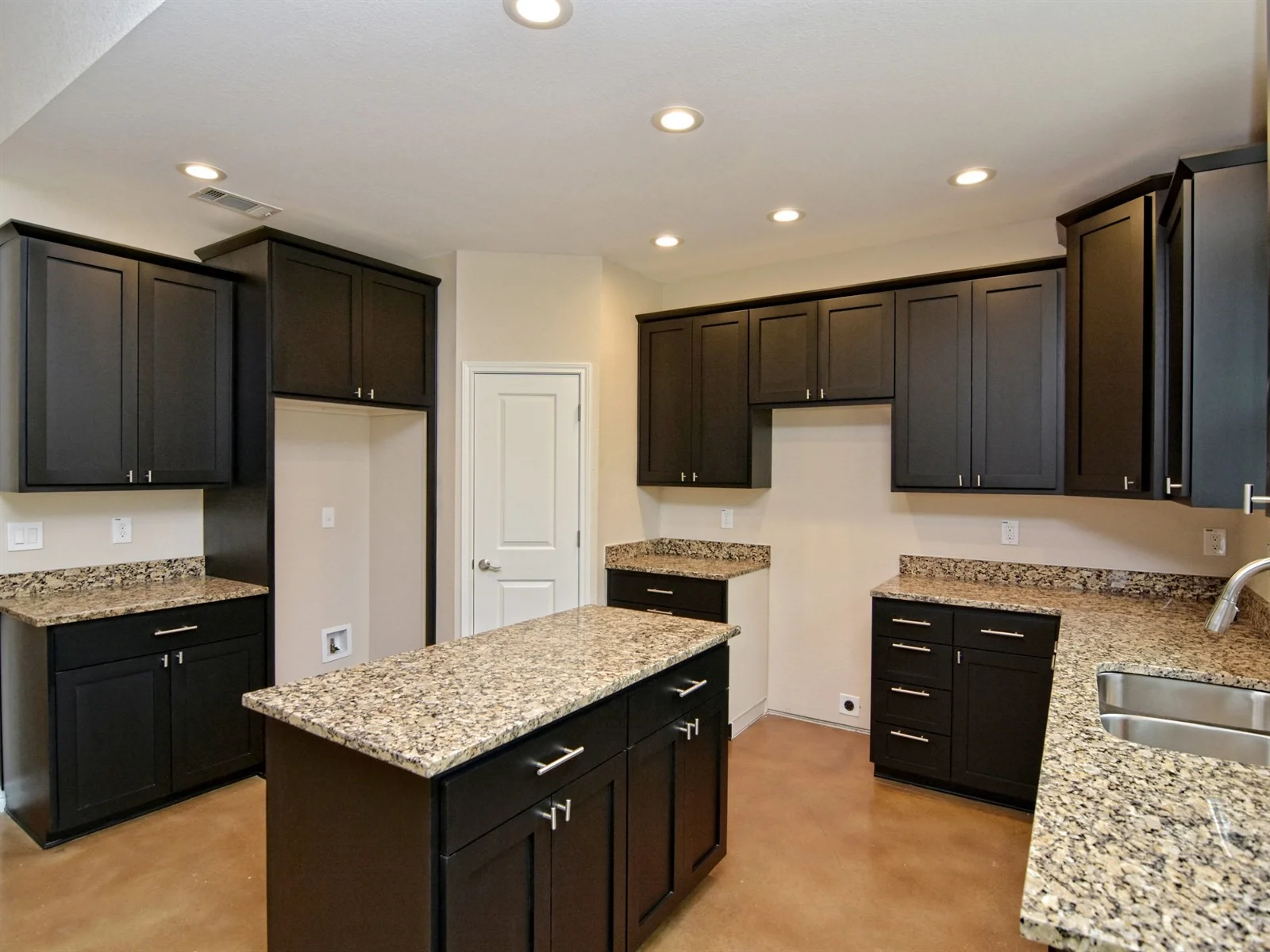 015_Kitchen 4.jpg