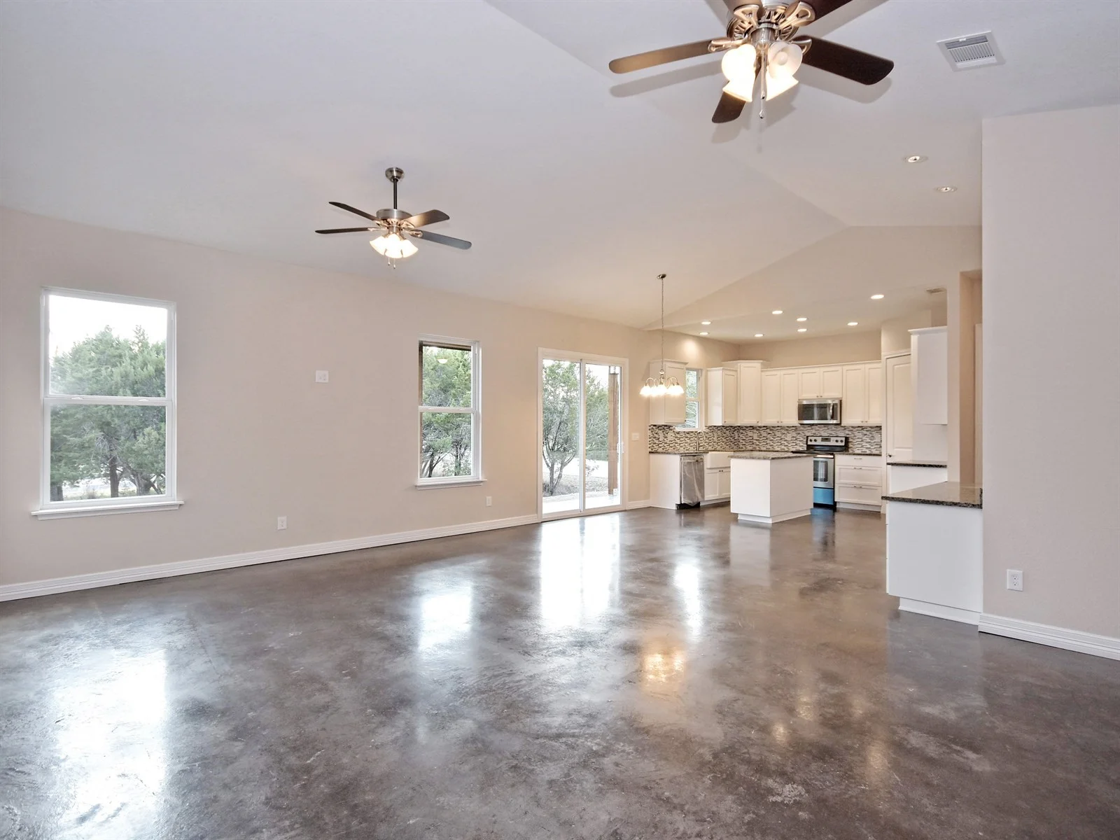 006_Living-Kitchen.jpg