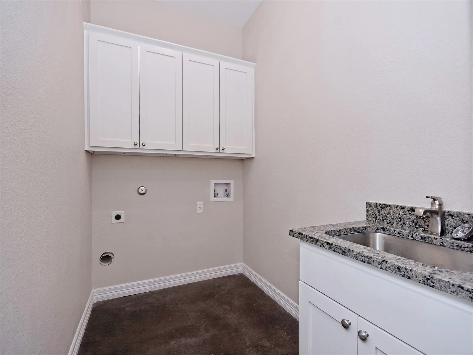 011_Laundry Room.jpg