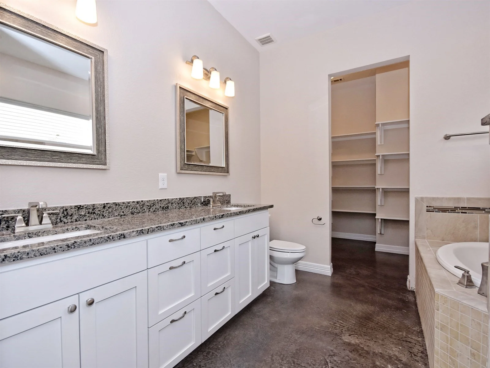 015_Master Bathroom.jpg