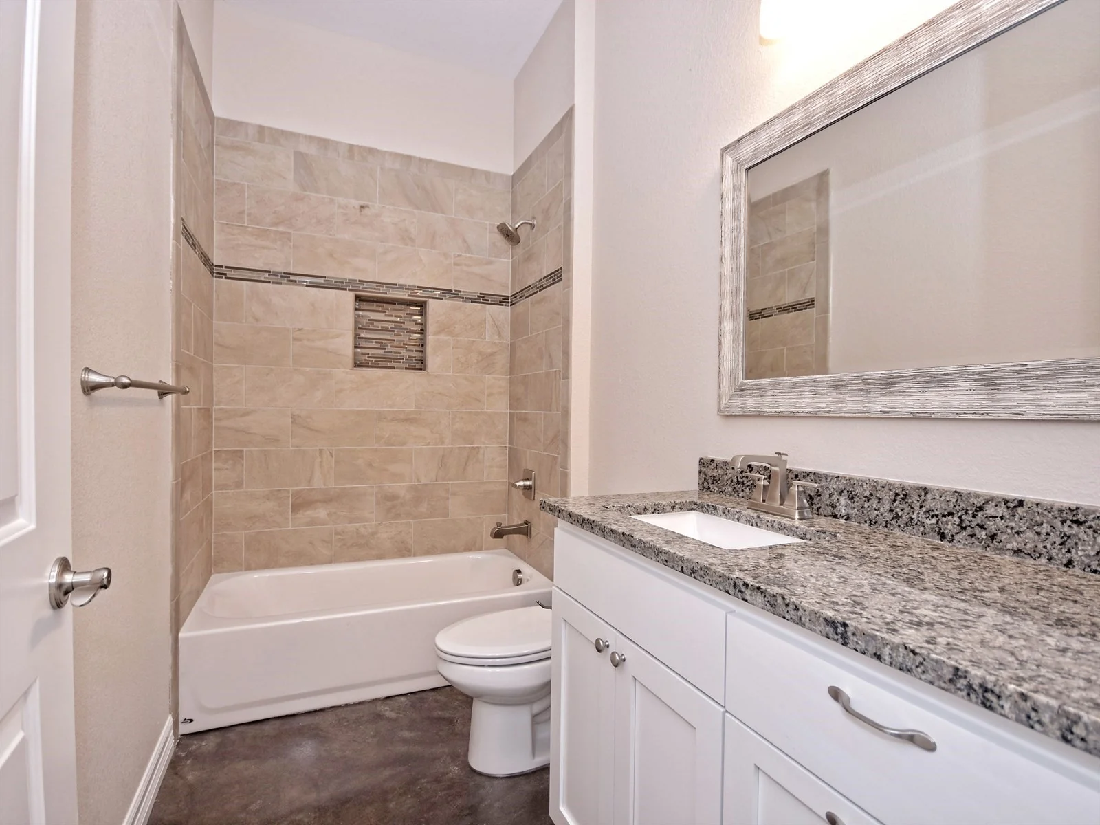 020_2nd Bathroom.jpg