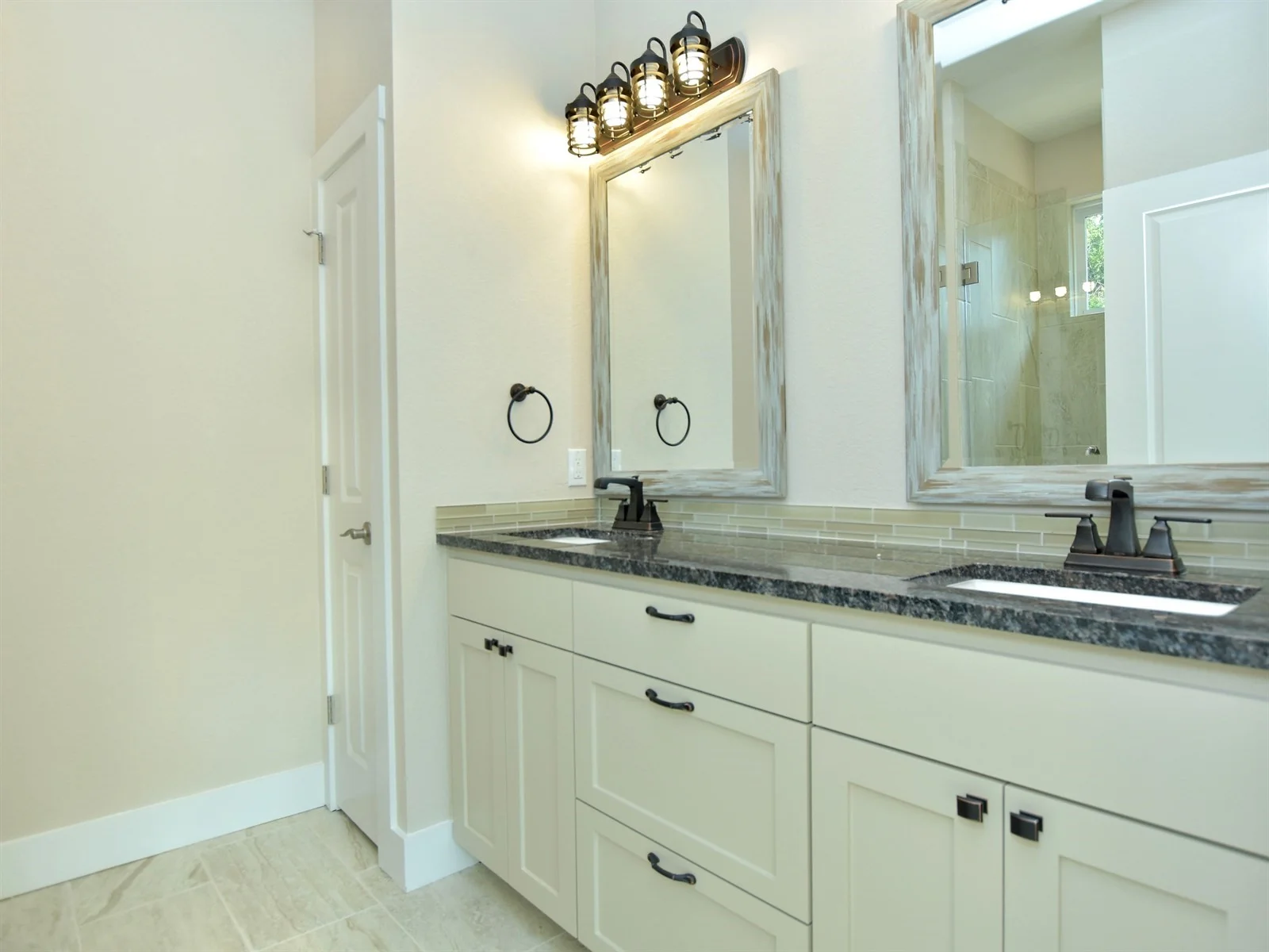 017_Master Bathroom.jpg