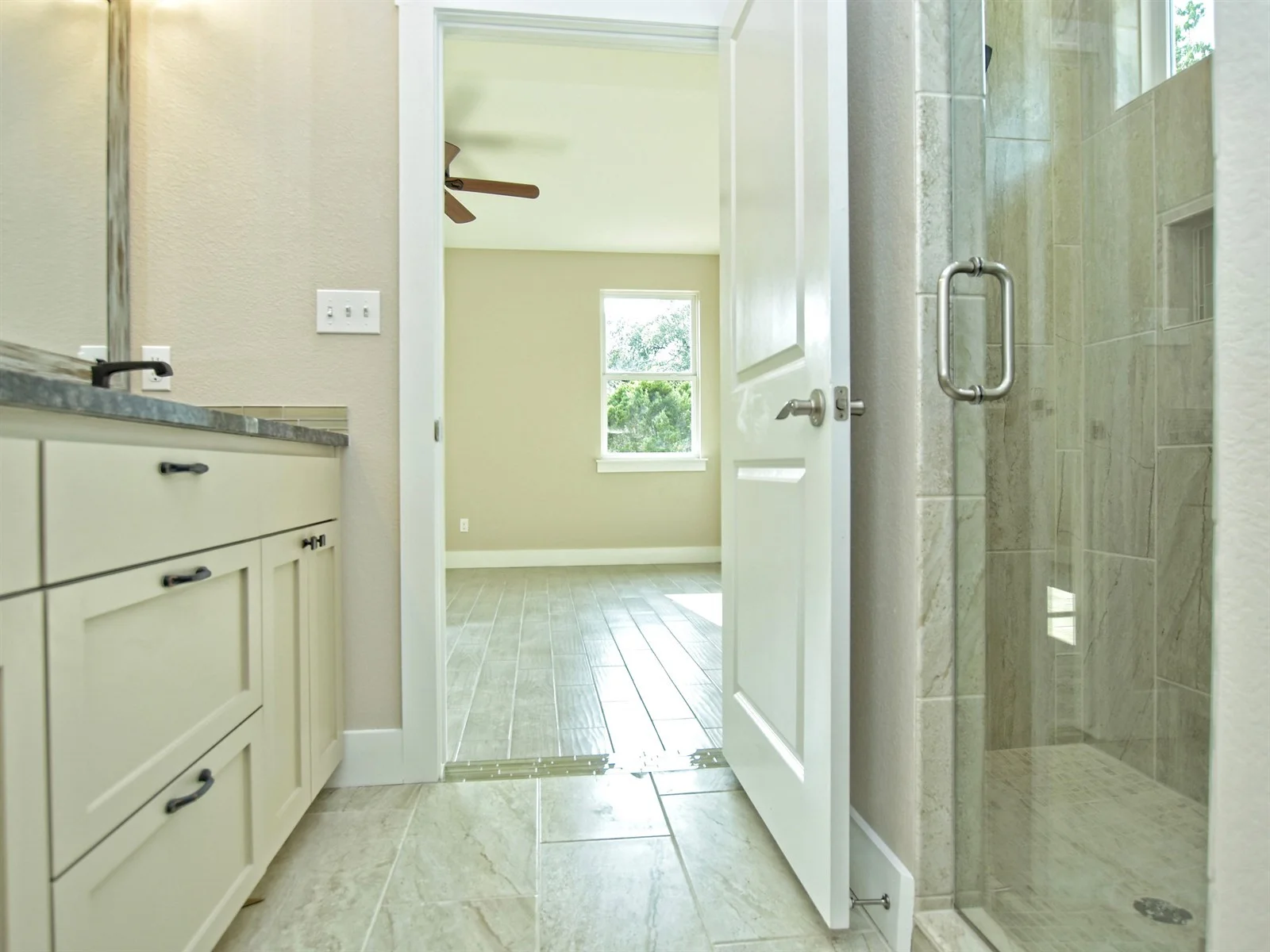018_Master Bathroom 2.jpg