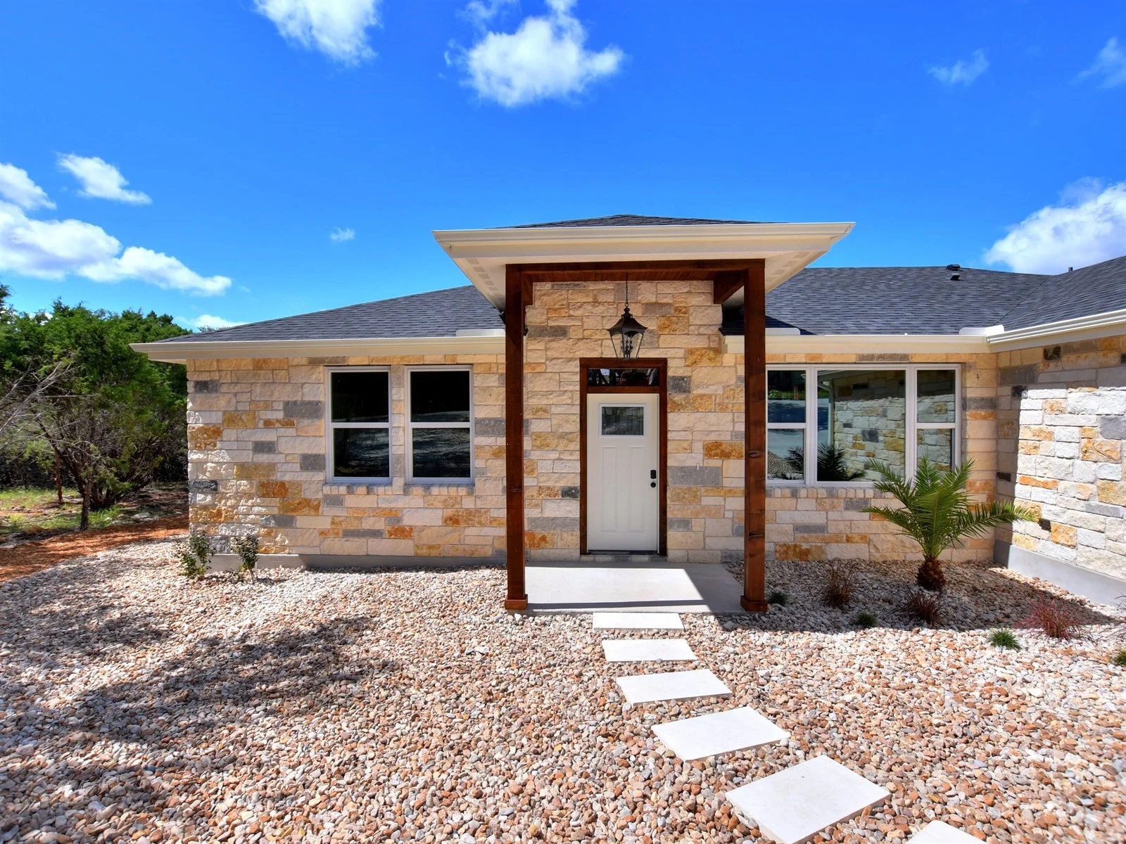 005_Front Entry.jpg