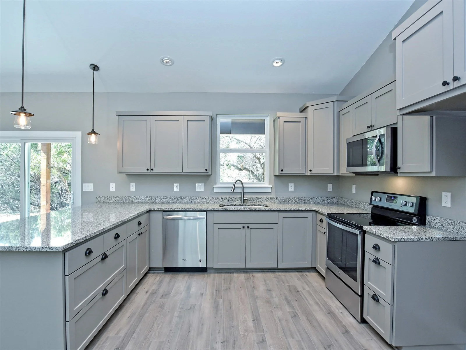 013_Kitchen 3.jpg