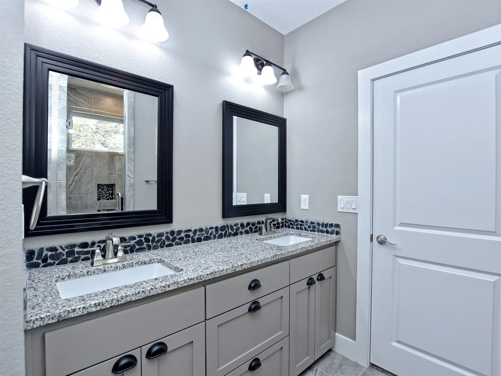 018_Master Vanity.jpg