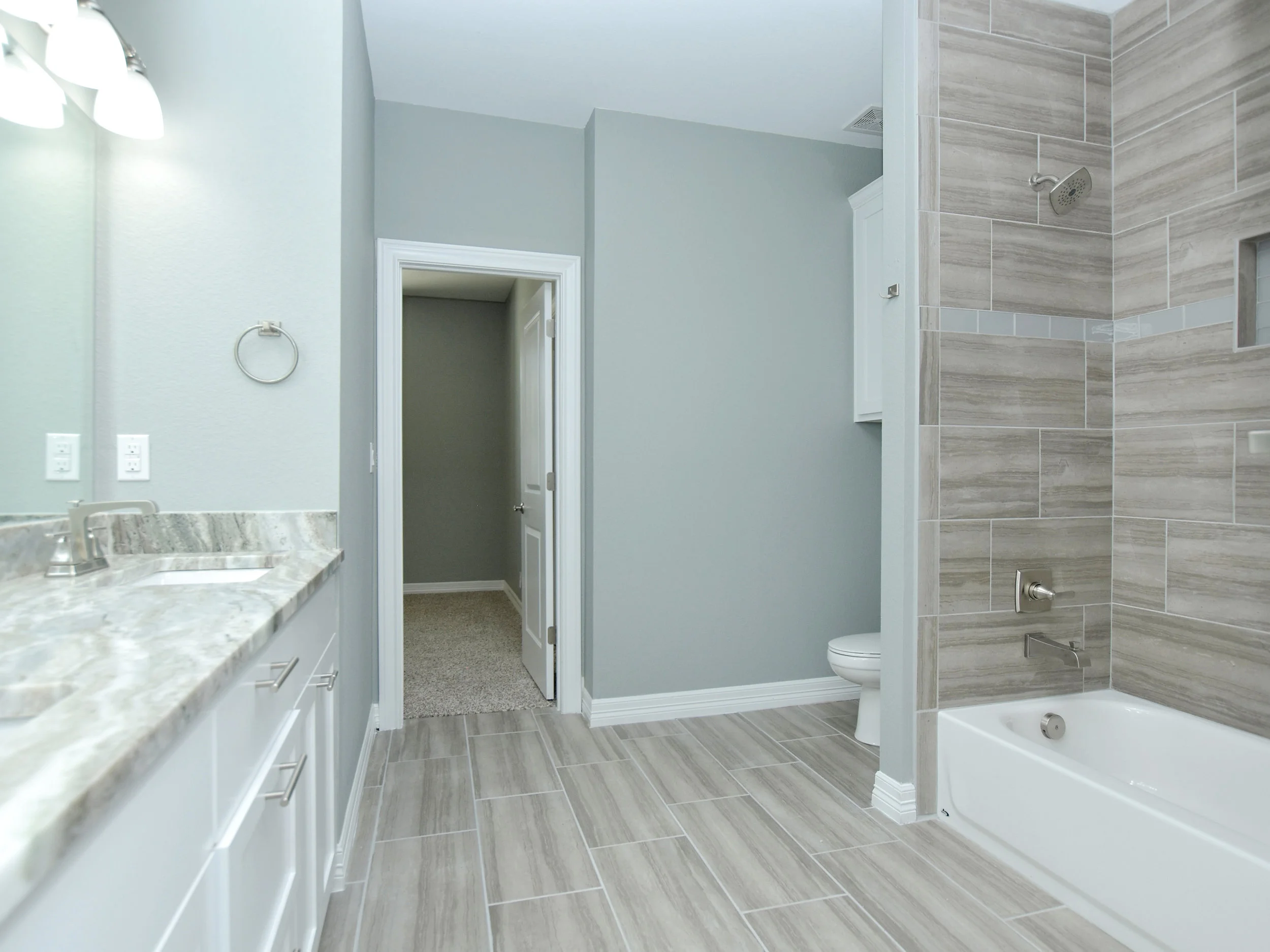 022_2nd Bathroom.jpg