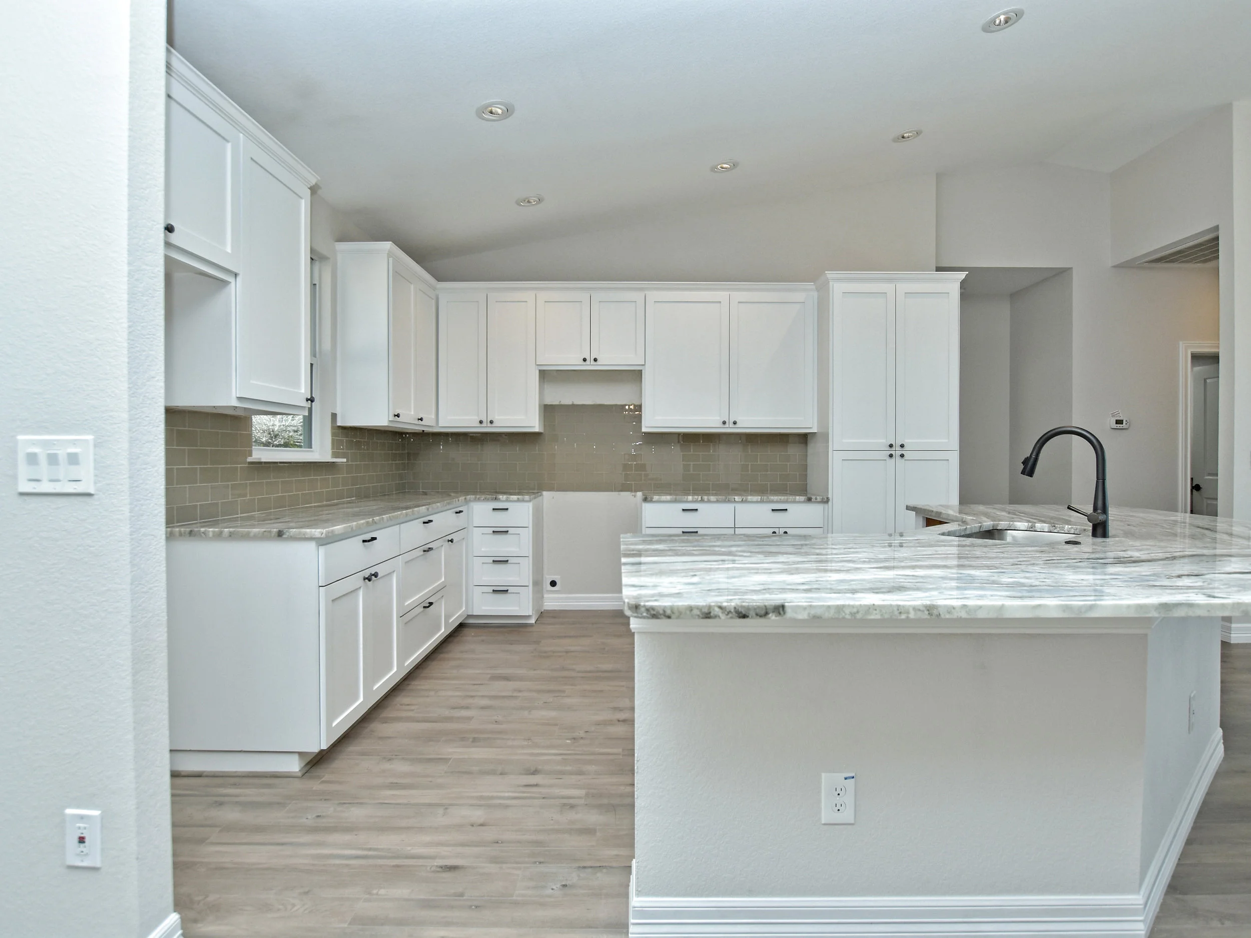 014_Kitchen 3.jpg