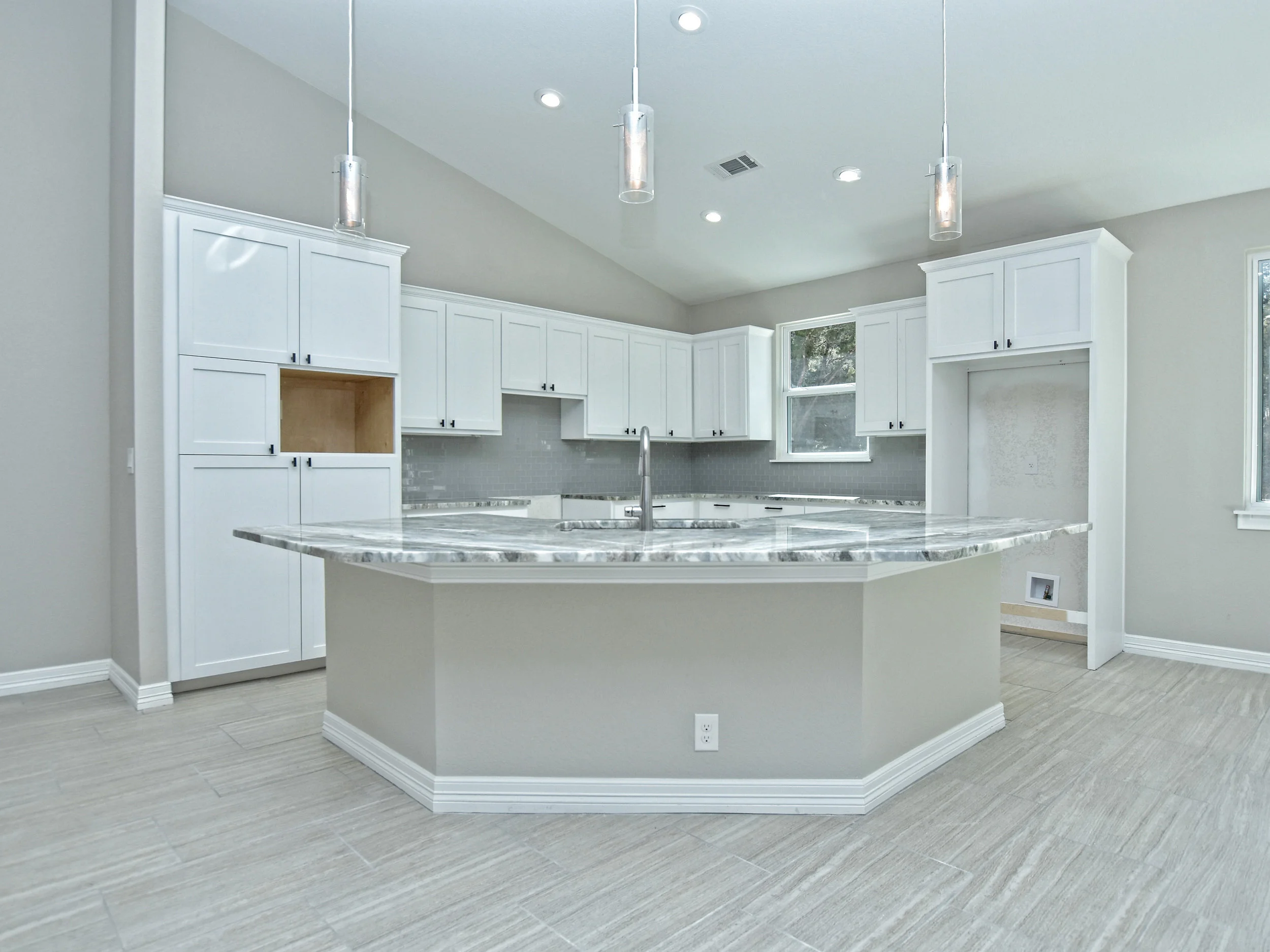 015_Kitchen.jpg