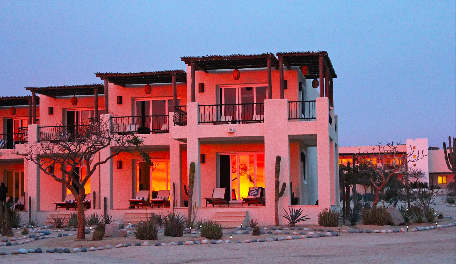 gallery_guest_rooms_sunset_red.jpg