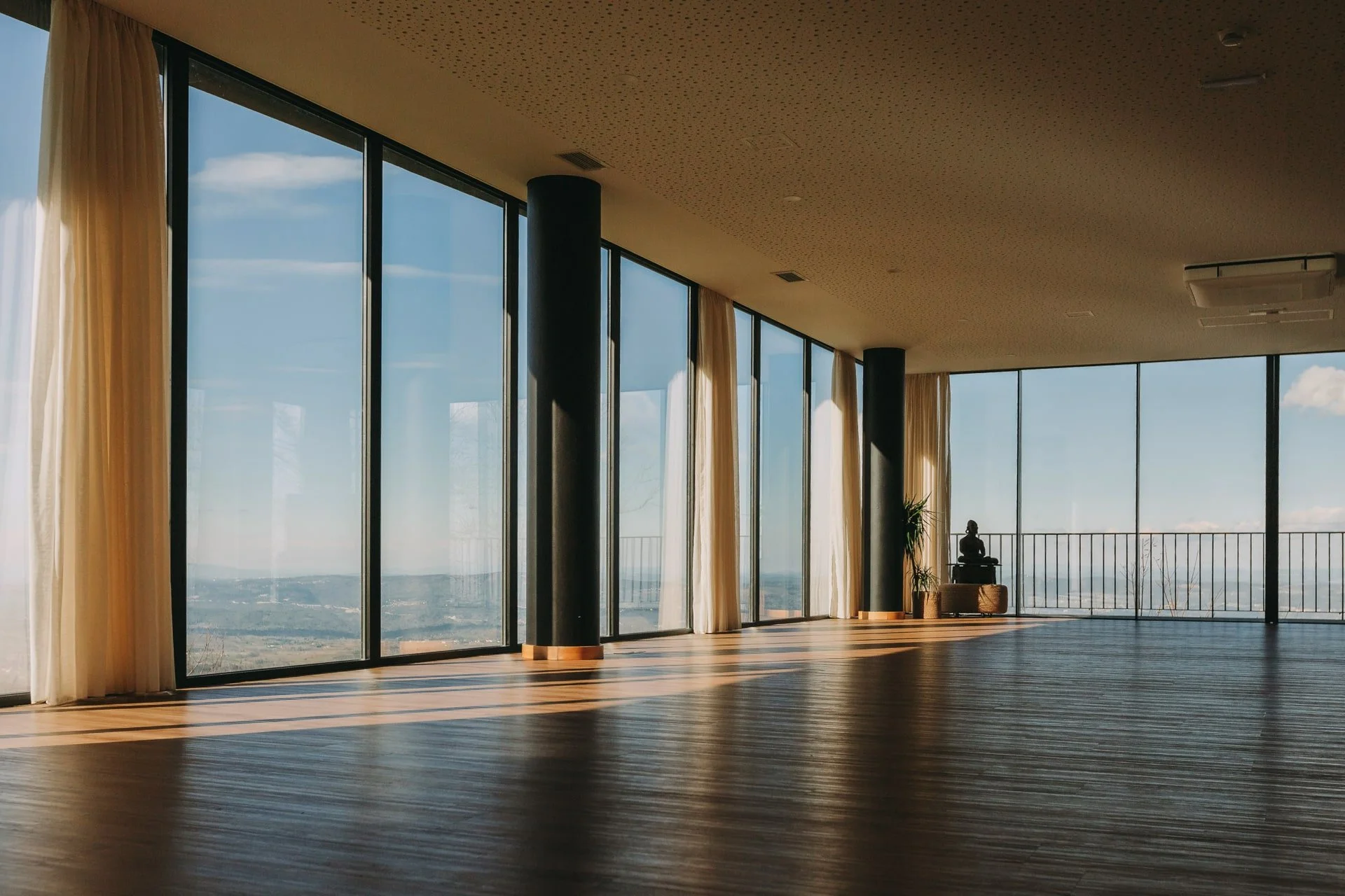 ES-estrela-serenity-contemplative-hall-00011.jpg