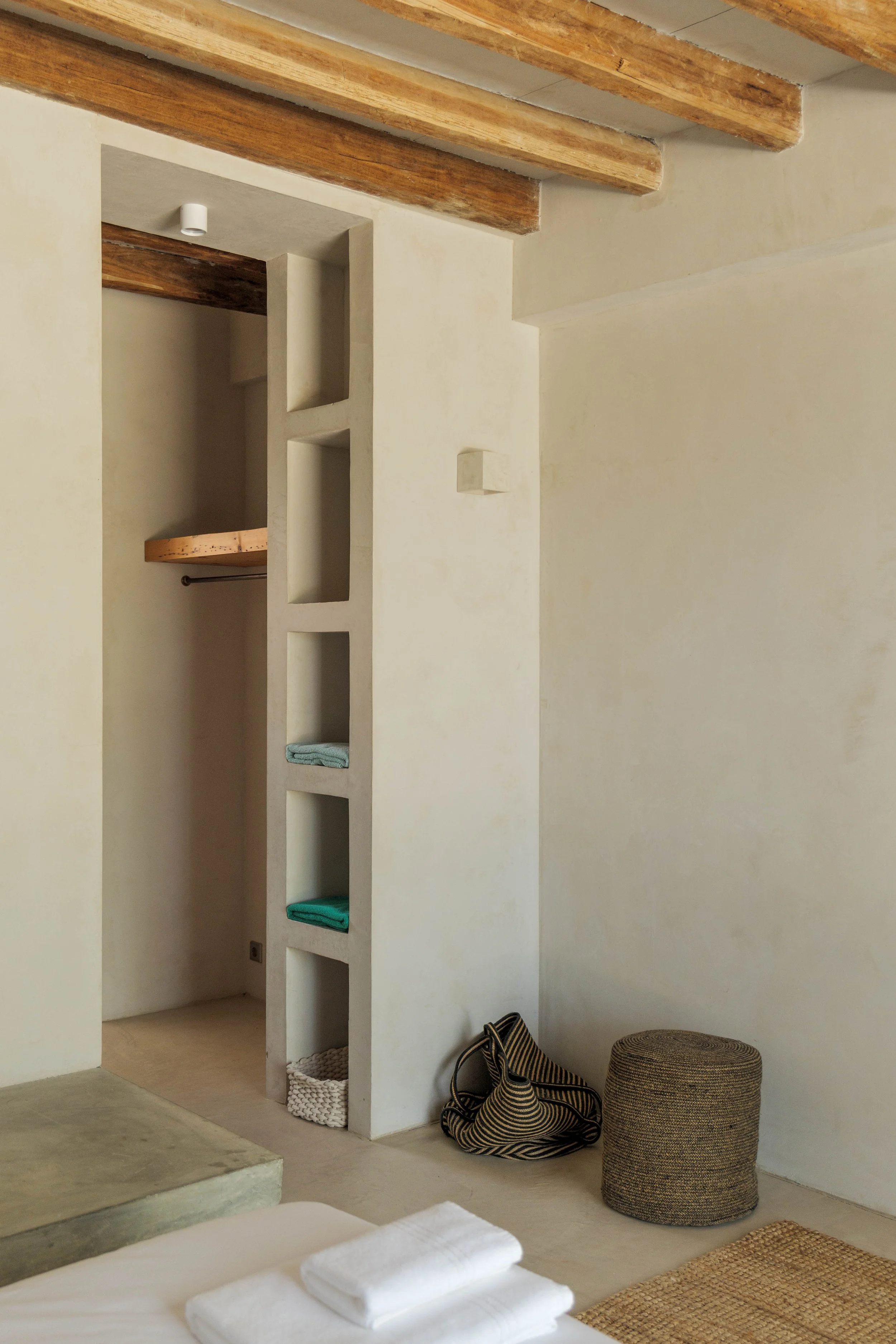 Mannaz_Bedroom_7.jpg