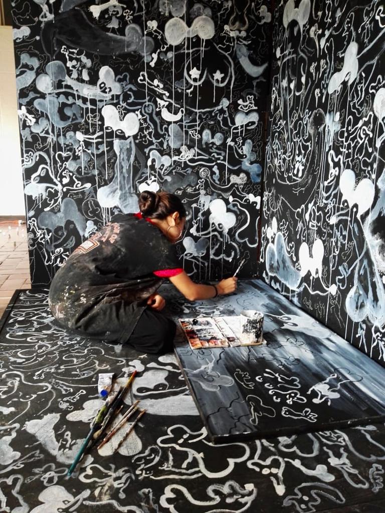 karina torres en “romper la ventana” | imagen cortesía de la artista