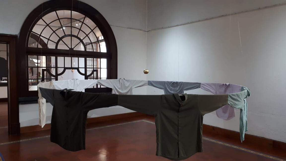 “Estructura”, instalación textil, ingrid cordero | imagen cortesía de la artista