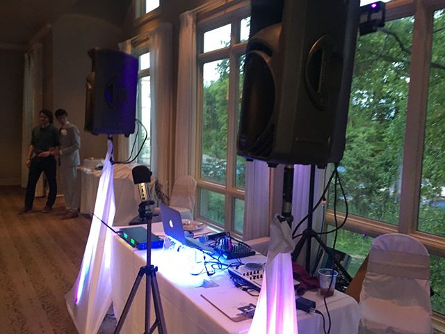 Getting set-up for wedding at the golf course. Wedding season is here! #DJ #weddingDJ buff.ly/2G9tMQW