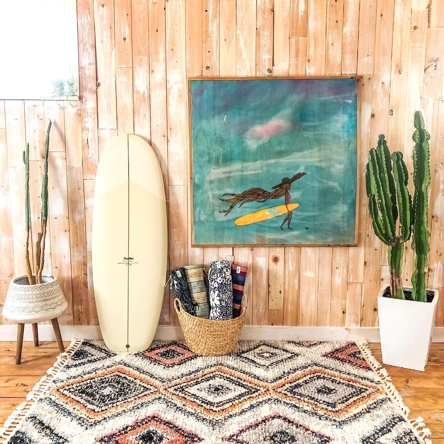 💫 Morning Views ☀️ 
.
.
We are loving how the morning sun lights up the shop!! So much warmth inside these walls that we can&rsquo;t wait to share with you!!
.
Featured &amp; Functional Art 
. @brother_surfcrafts  5&rsquo;4 Bar of Soap 🧼 
. @kristi