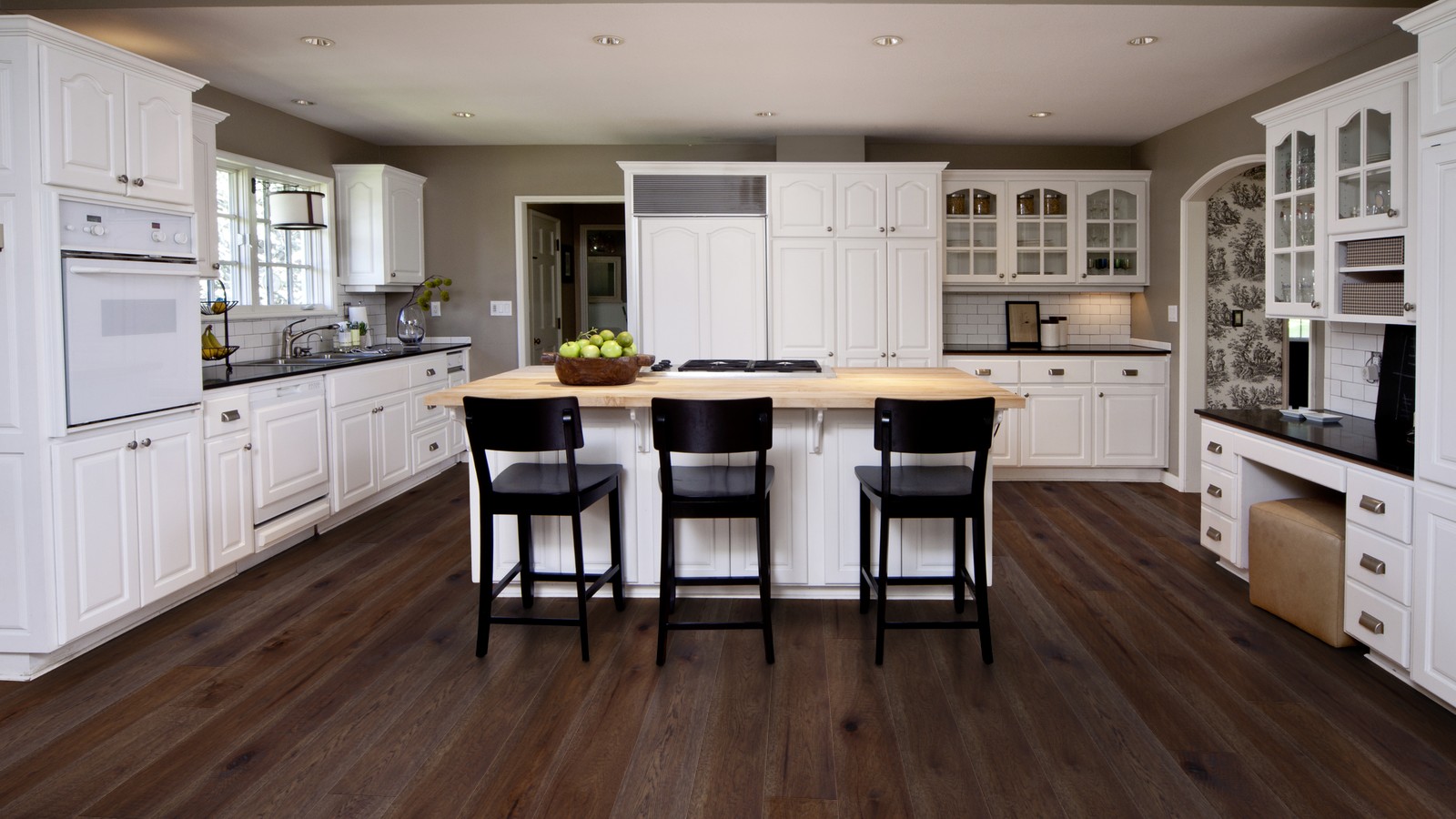 Design Debate: Hardwoods in the Kitchen - 13 Pros \u0026 Cons to Consider -  Susanna Latham, image size:1600x900