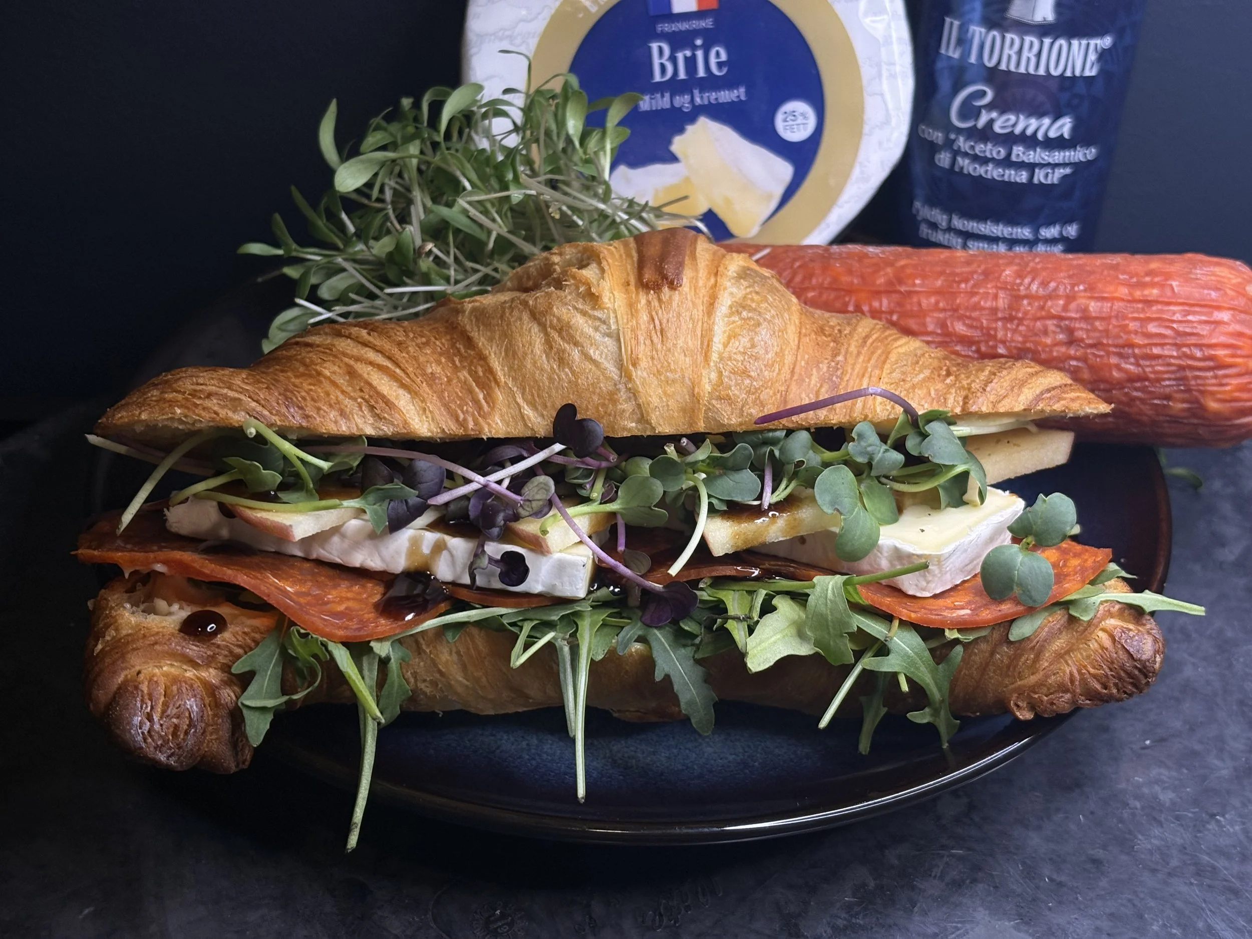 Brie chorizo croissant søtbakst.jpeg