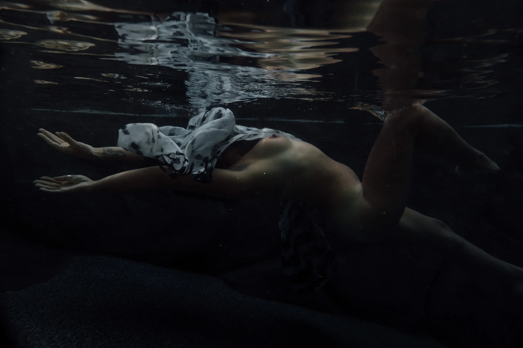 04-water-little-green-eyes-jessie-mccall-portland-melbourne-nevada-city-underwater.jpg