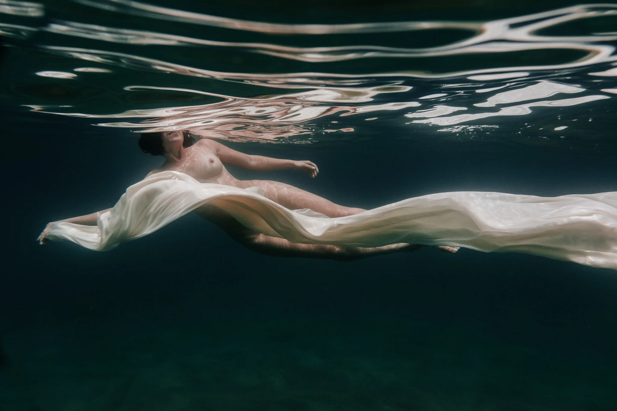17-water-little-green-eyes-jessie-mccall-portland-melbourne-nevada-city-underwater.jpg