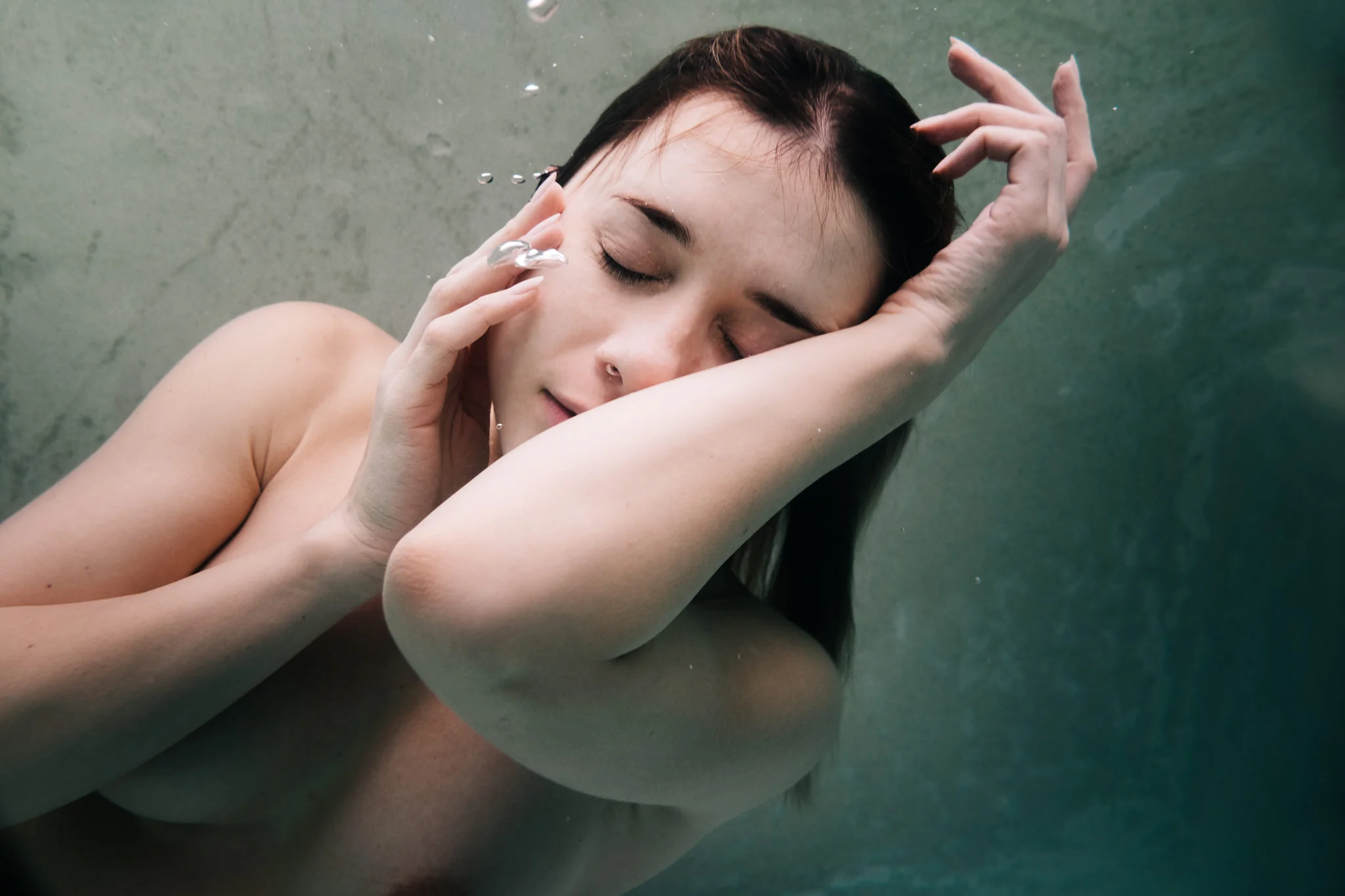 22-water-little-green-eyes-jessie-mccall-portland-melbourne-nevada-city-underwater.jpg